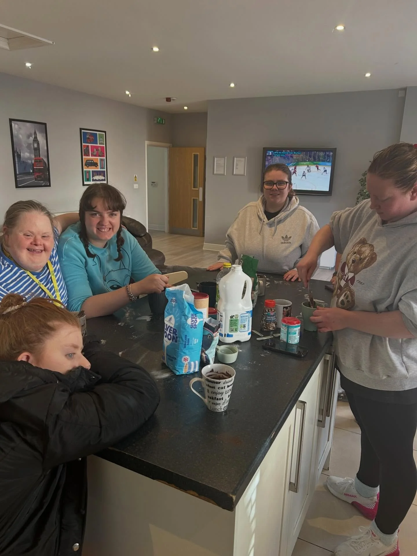 Mug cakes are a favourite at Kingsley😋☕️🧁 #bakingtime #friends #yummy