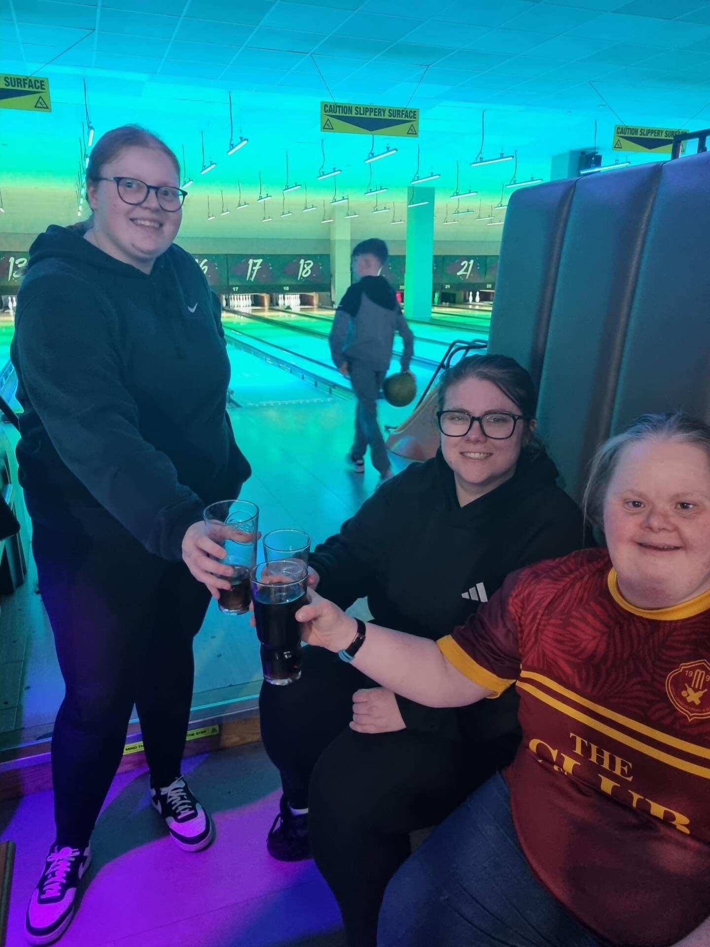 Happy birthday for yesterday Natasha!🥳🎈🎂 #birthdayfun #friends #bowling