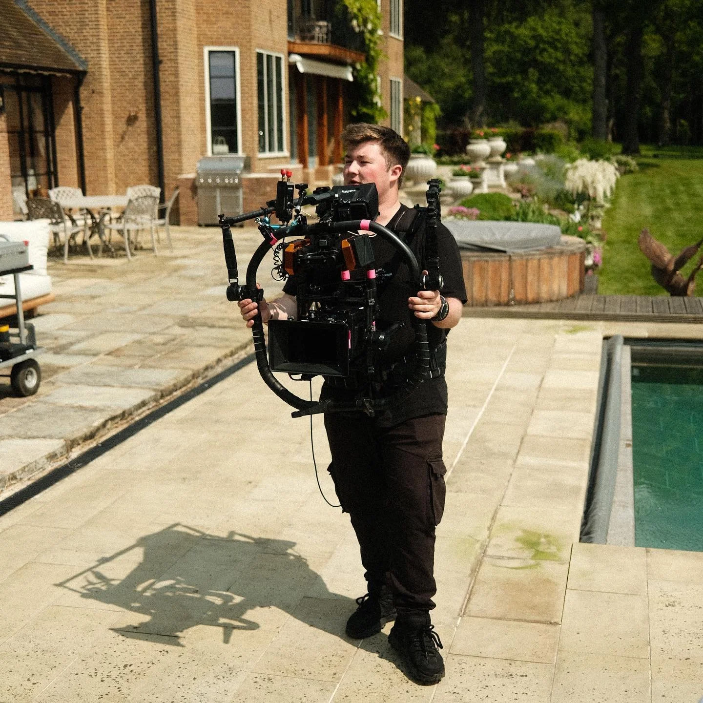 A few BTS snaps from a recent shoot for @thesportsedit with @teepeefilms films 🎥🎬 Big love to @duncansl at the helm on director duties⚡️🔥

📸 - @tomprecey 🙏🏻

#gimbaloperator #gimbal #movipro #readyrig #bts #behindthescenes #filmmaking #cinemato