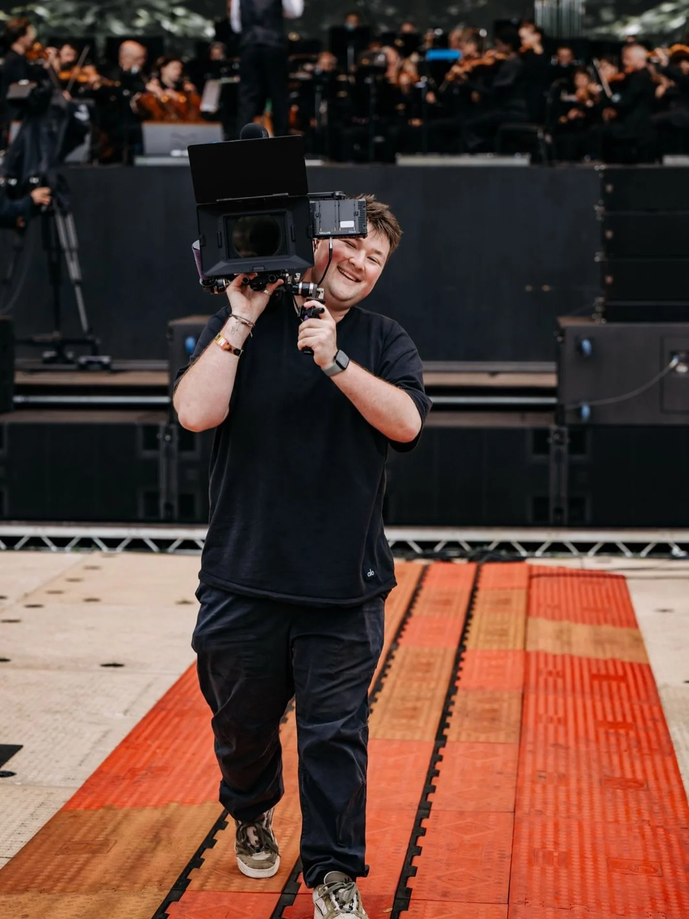 Always happiest behind a camera 🎥🦦

Forever grateful for this absolutely crazy job 🫶🏻 Thanks so much to @jcrispinphoto for this lil&rsquo; photo in the pit at @roundhayfestival this past weekend 🙏🏻🌳 Can&rsquo;t wait to share some more snippets