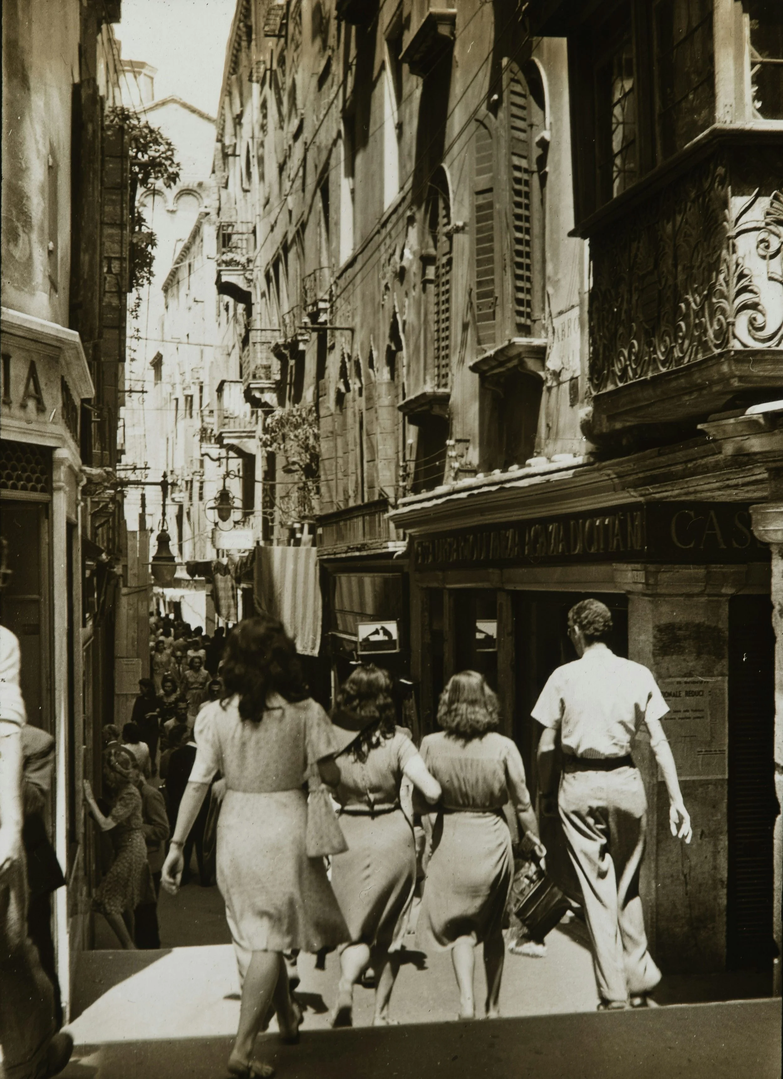 social-history-archive-OPAMbCedcrQ-unsplash (1).jpg