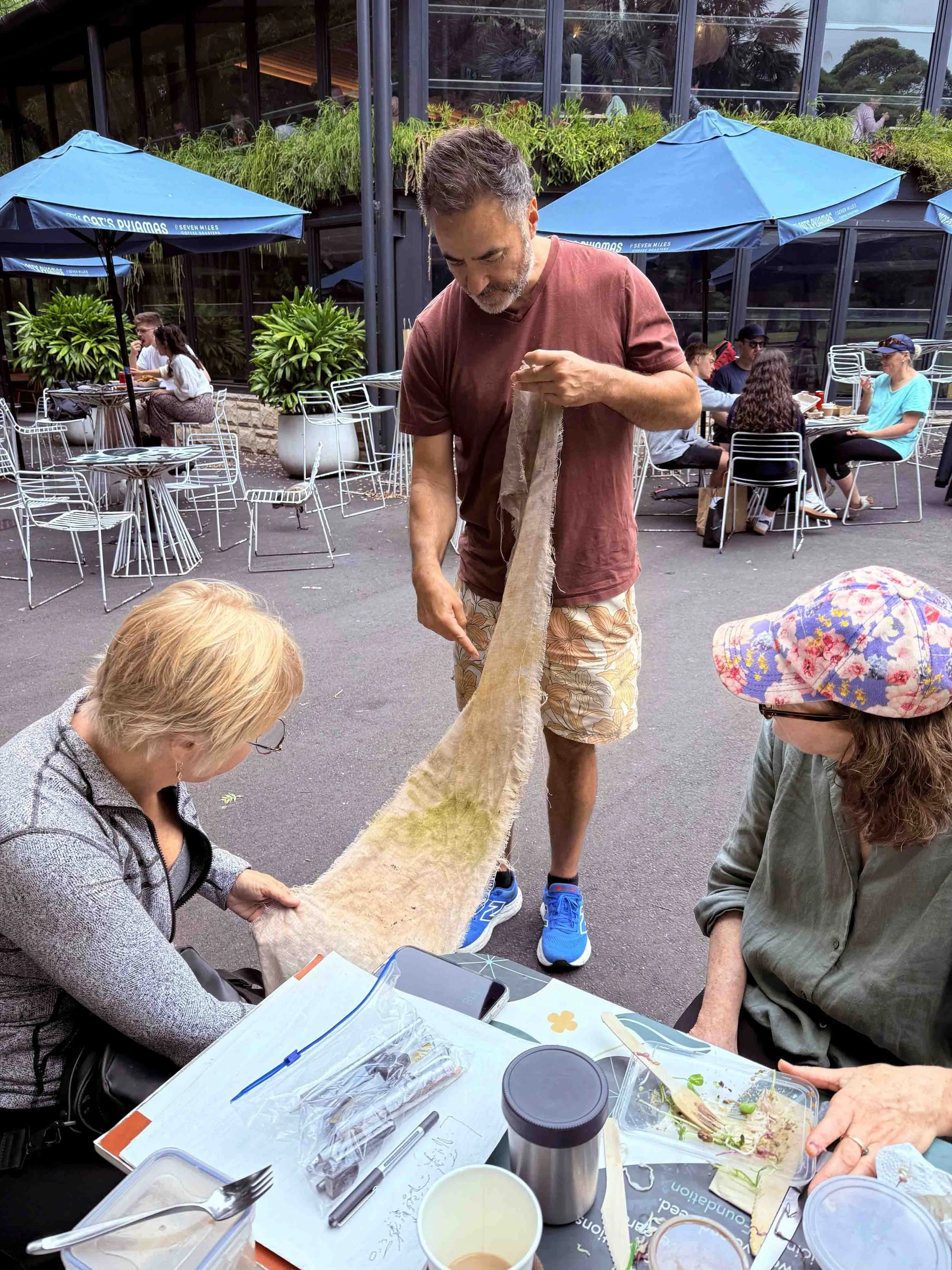  Jacqui and Melinda looking at Matti’s work, Botanic Gardens cafe 
