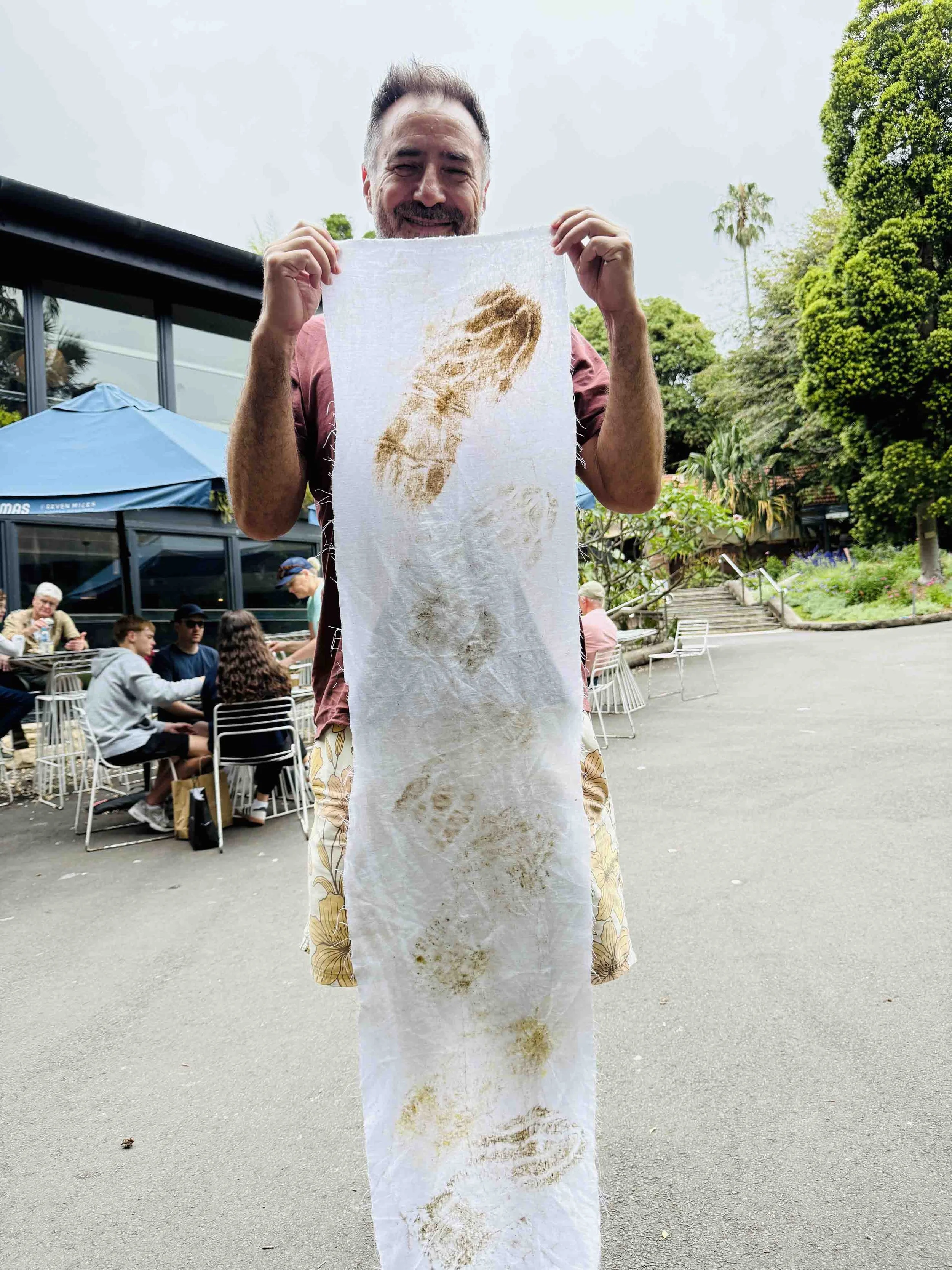  Matti and one of his works make while walking, gathering impressions on damp bleached linen from different places along the walk 