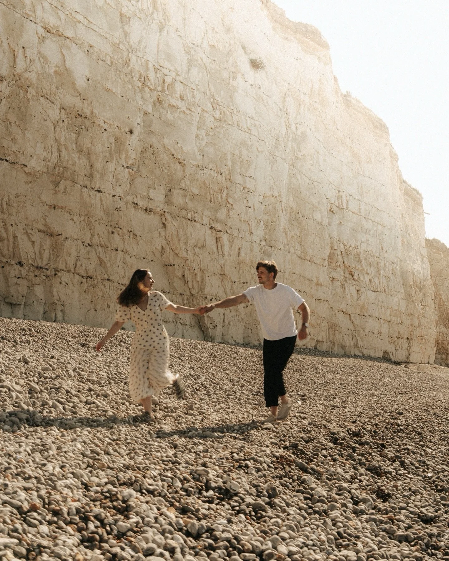 Iwan and Love visited from the Netherlands for a UK weekend trip, but Iwan had a surprise, a proposal! He pre arranged an engagement shoot with us at Seven Sisters before Love said yes. And, of course, she did!
It was an absolute pleasure capturing a