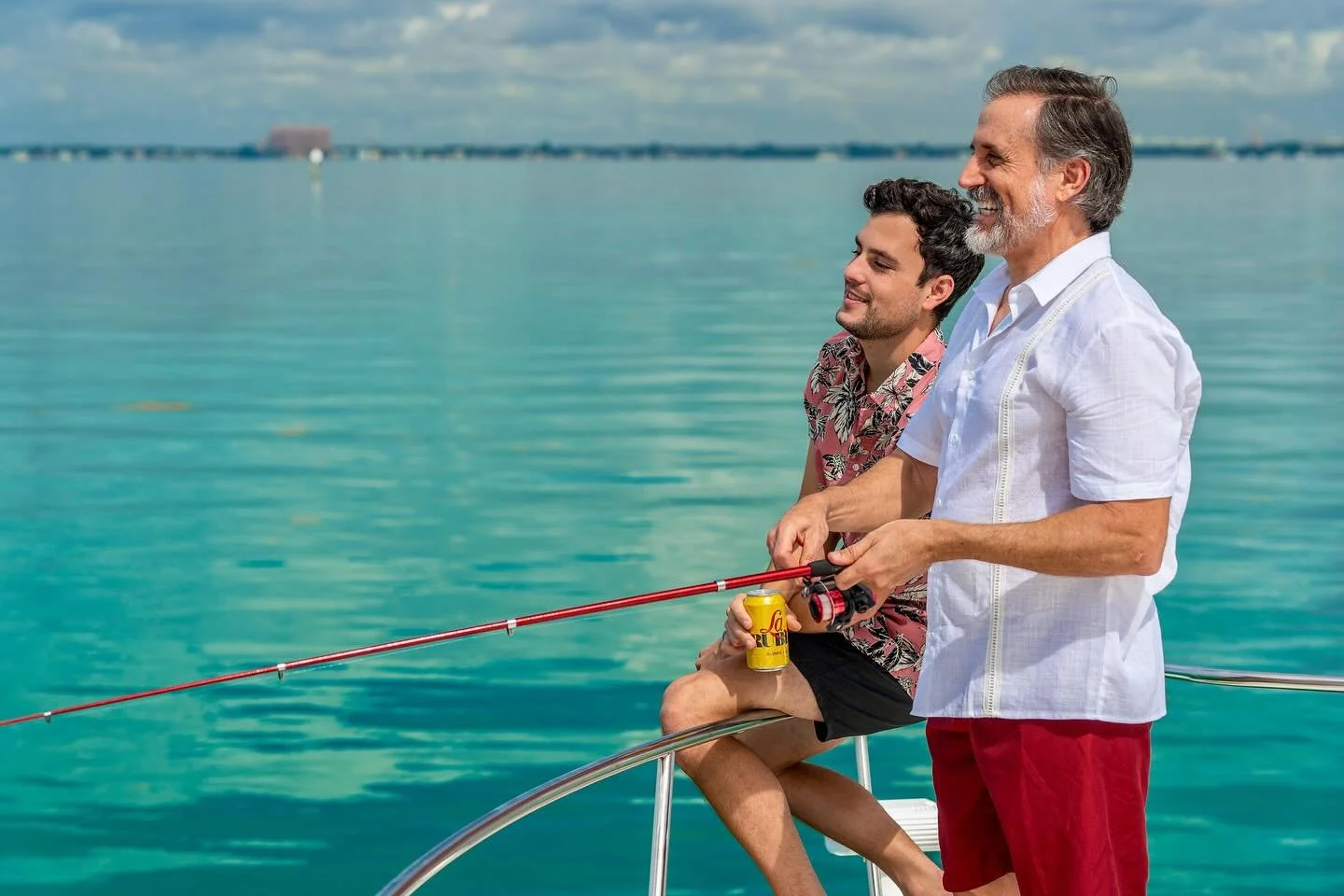 Here&rsquo;s to the dads who keep it cool 😎 Happy Father&rsquo;s Day!🍻
&bull;
#larubiablondeale #LaRubia #miami #fathersday