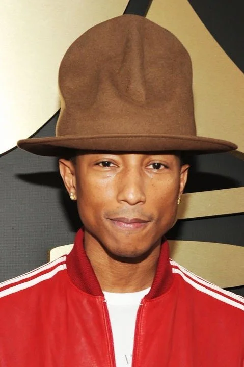 pharrell-williams-cappello-grammy-awards-vivienne-westwood.jpg
