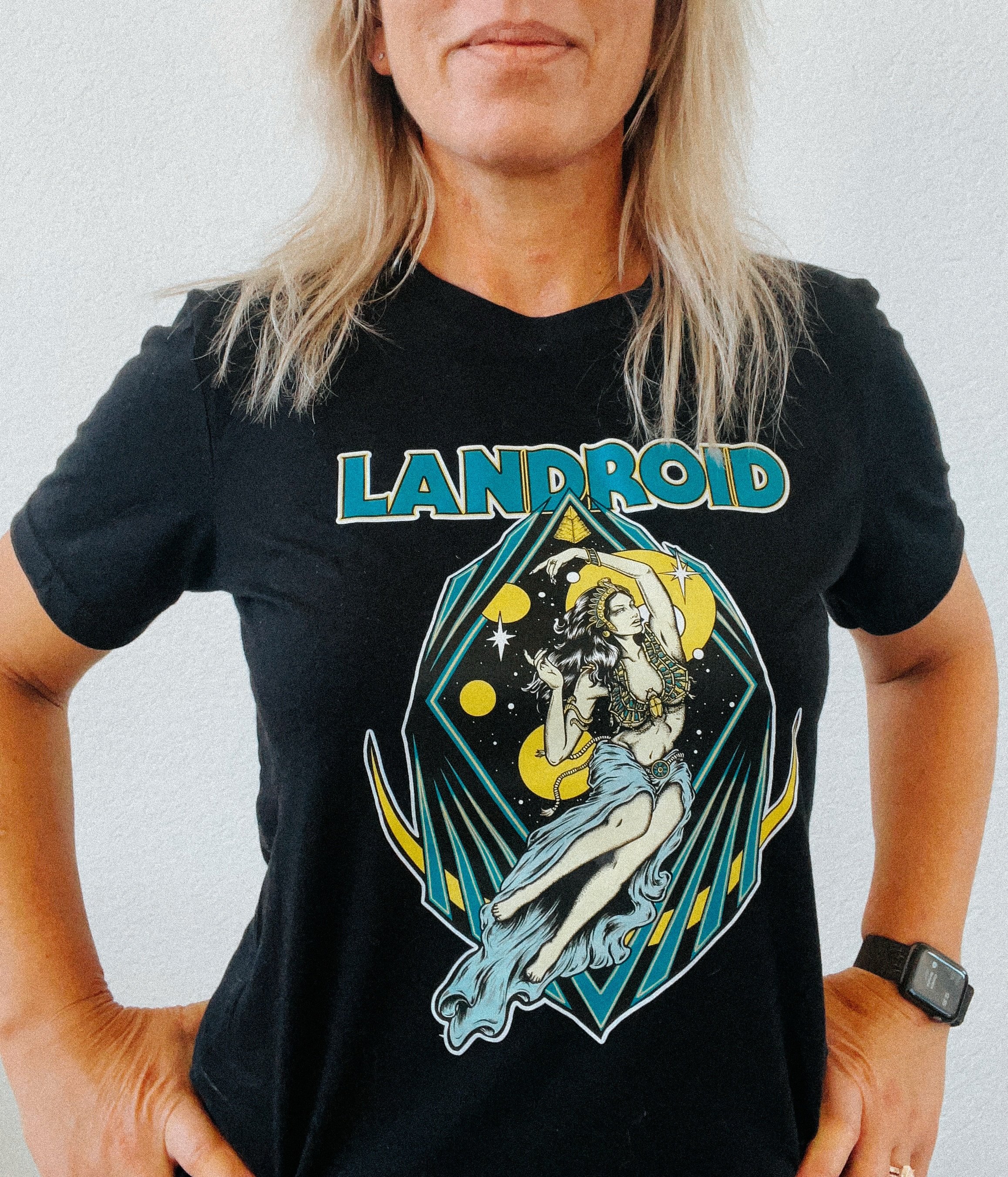 Because life never goes as planned, our tour tshirts didn&rsquo;t show up until after we&rsquo;d already left town 🤦&zwj;♀️

Anyway, they&rsquo;re here now and you can get one of these bad boys at landroidmusicshop.com

Artwork by @dannygrahamart on
