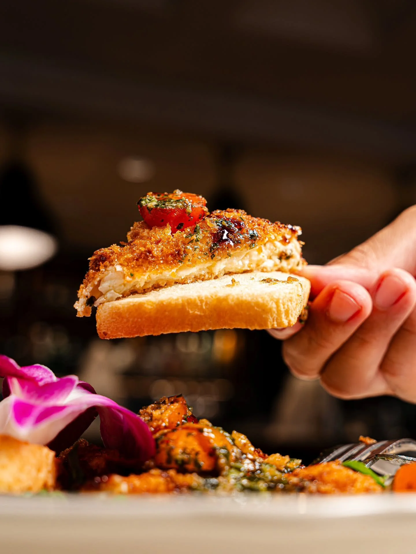 Indulge in our fried burrata that&rsquo;s just as unforgettable as the main course! 🔥

Start your evening off right in the heart of Waikiki!

.
.
.

#thebutcherbar #friedburrata #hawaiisbestbars #hawaiirestaurants #hawaiibars #waikikidining #zetton