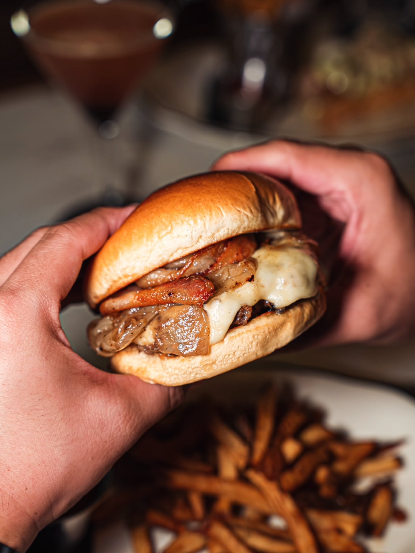 Enjoy our Happy Hour daily from 4&ndash;6pm, with crave-worthy bites like our popular Bone Marrow Burger.
Plus, score a $3 draft with any handheld!

See you soon.

#thebutcherbar #happyhourhawaii #bonemarrowburger #hawaiihappyhours #zetton
