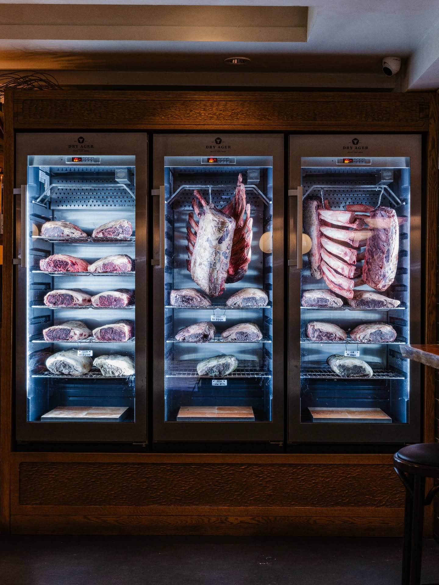 Our dry-aged steaks are aged to concentrate flavor, enhance tenderness, and create a depth of character that only time can achieve. 

Reserve today on OpenTable.

#thebutcherbar #hawaiisbestbars #dryager #dryagedsteak #zetton