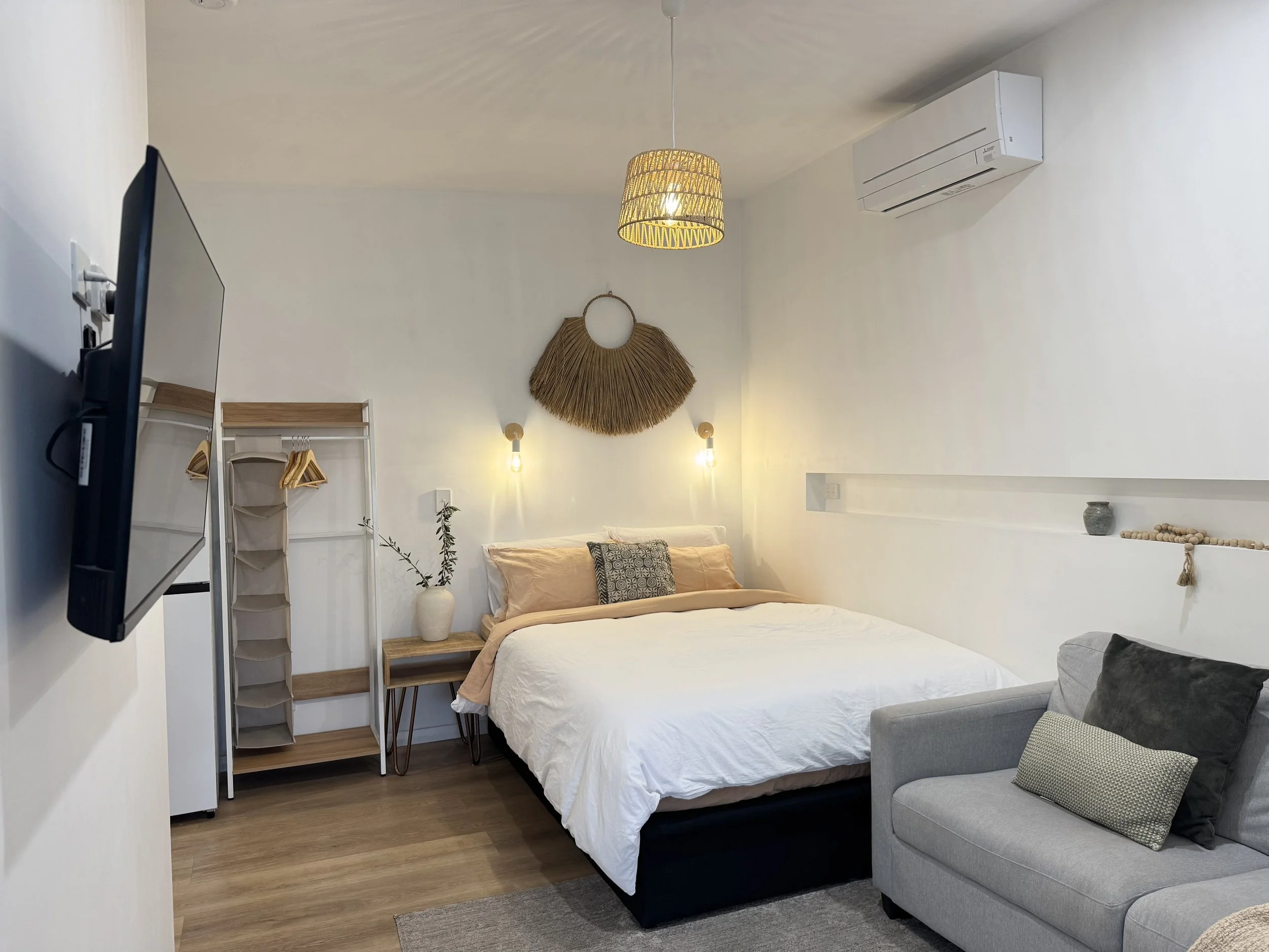 My Tiny House Airbnb Journey: Budget Build, High Occupancy &amp; 18-Month ROI