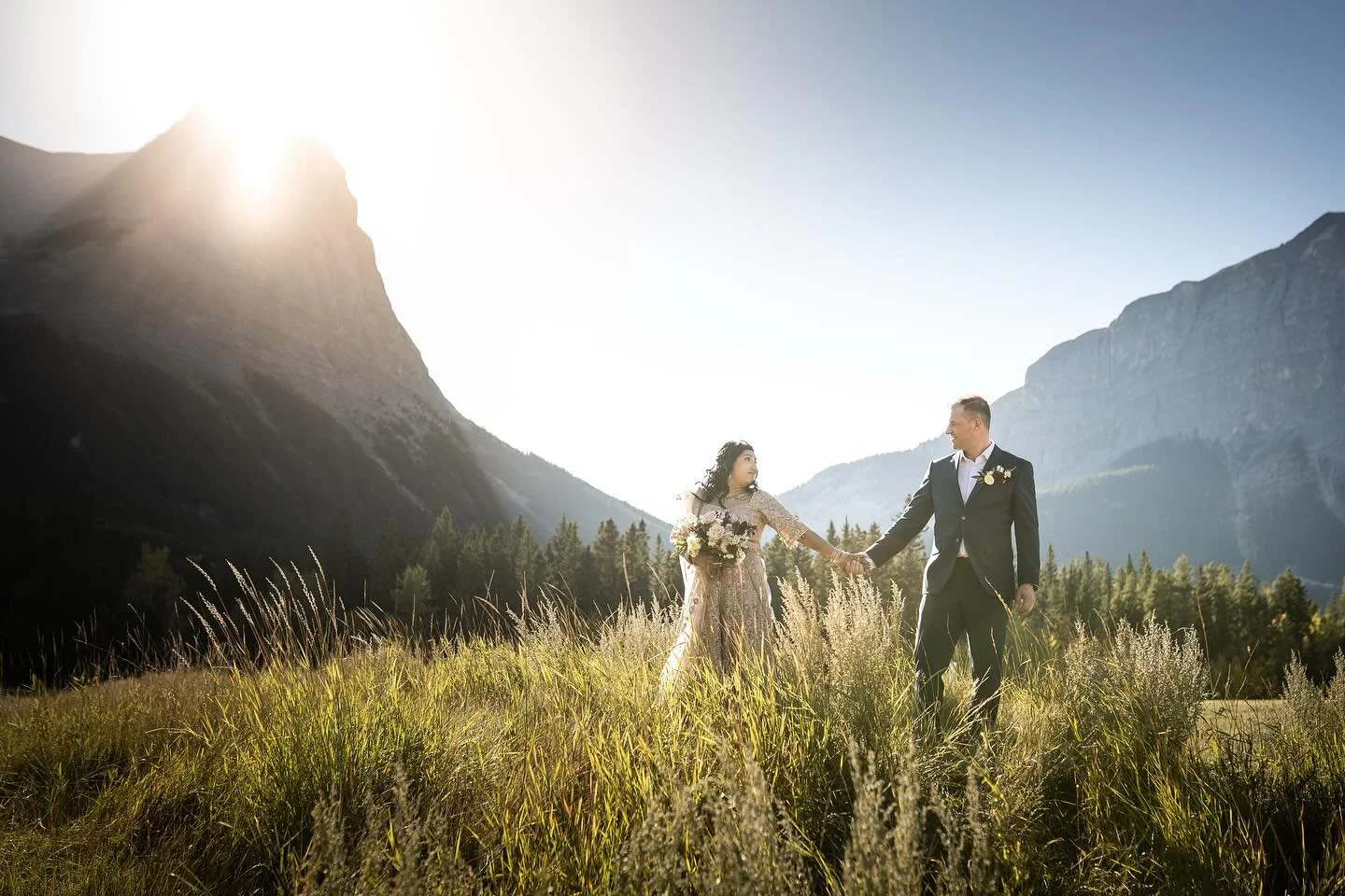 Mountain Views ⛰️+ Just a handful of guests 👫🏽 + Pizza and Bowling 🍕🎳 = A dream day if you ask me. Plus they got married 💍 in the middle of all that too!

Photo: @kallarambergphotography 
Officiant: @aydinweddings 
Hair: @sam_roycroft77 
Makeup: