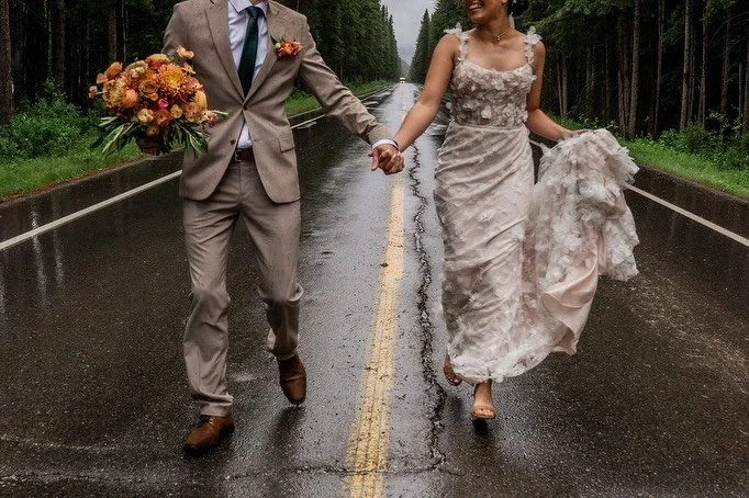 🎶 It&rsquo;s like raaaaaiiinnn on your wedding day! 🎶

&hellip;.and not letting it stop you from having the best day ever!

B + C weren&rsquo;t fazed when they saw the weather forecast for their Emerald Lake elopement, they had their close family w