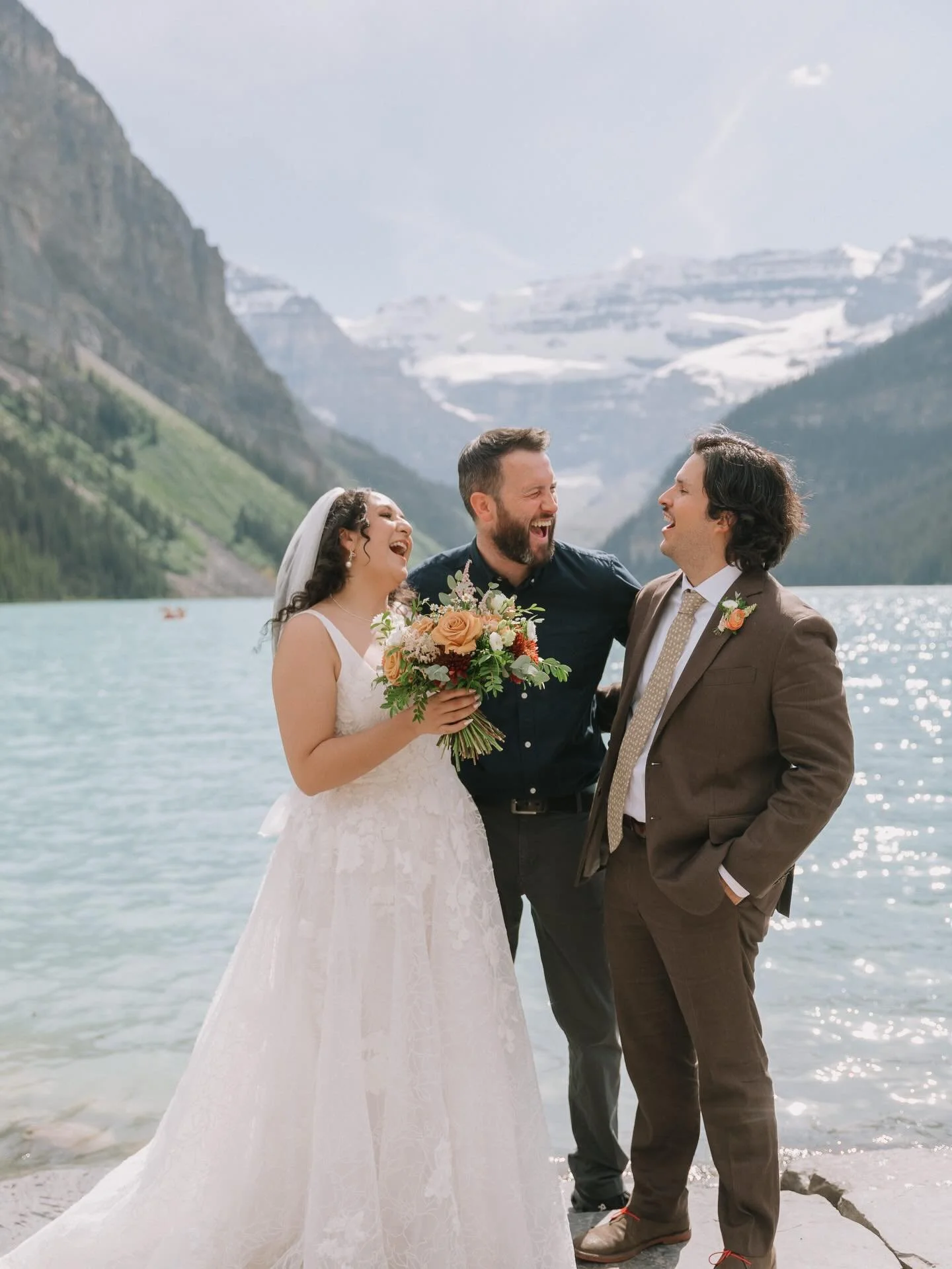 &lsquo;Tis The Season!

You know that warm feeling you get when you give someone a gift and you see their face light up? Wedding vendors get that feeling whenever they provide you with their product or service, we love seeing you happy. 

If you had 