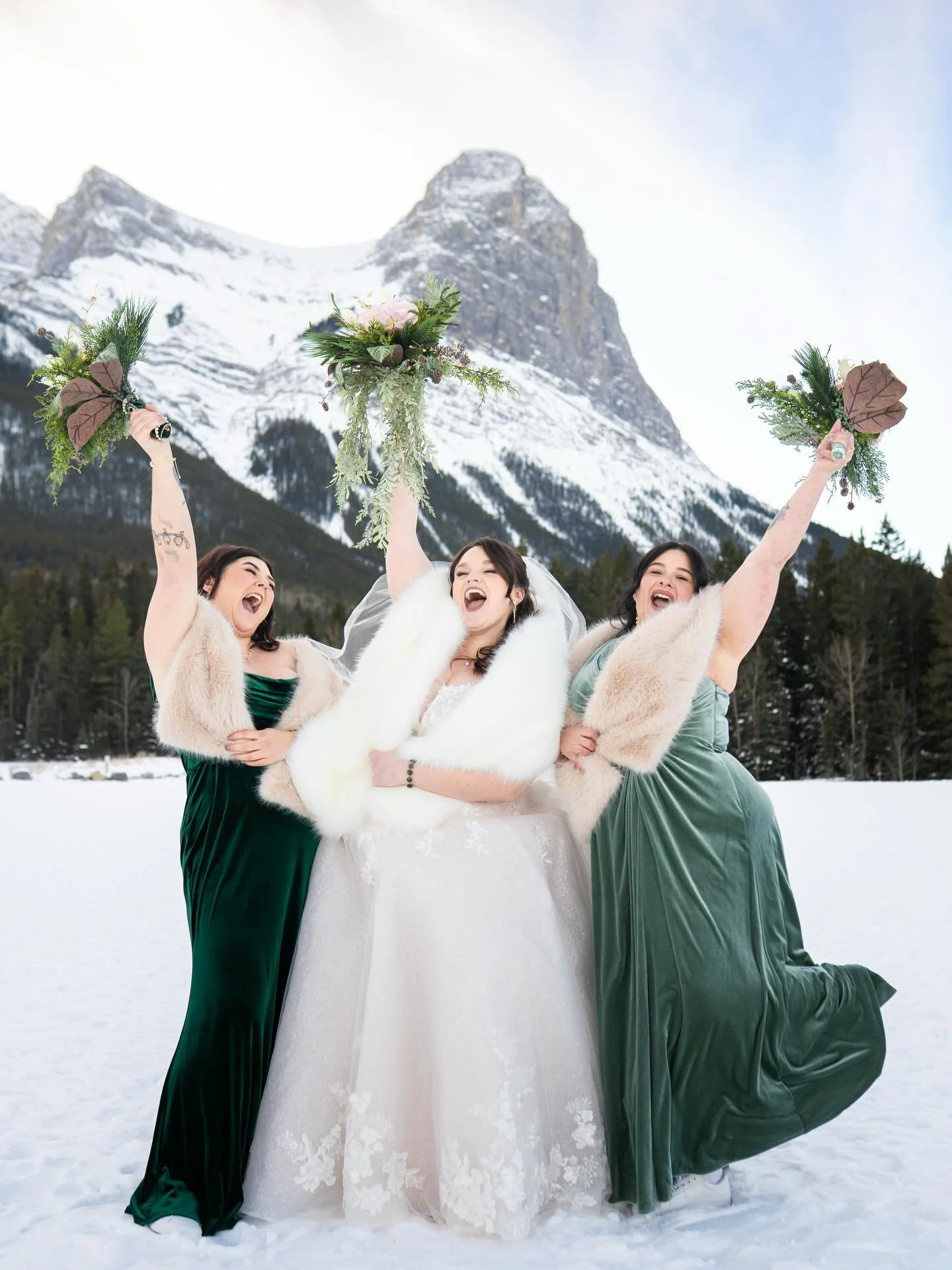 You + Your Partner ✅ 
Your Crew/Best Friends/Ride or Dies ✅
A Snowy Winter Wonderland ✅

Everything you could want for a beautiful January wedding in Canmore!

Photo: @kallarambergphotography 
Hair + Makeup: @liliesandlacebeautyco 
Venue: @malcolmhot