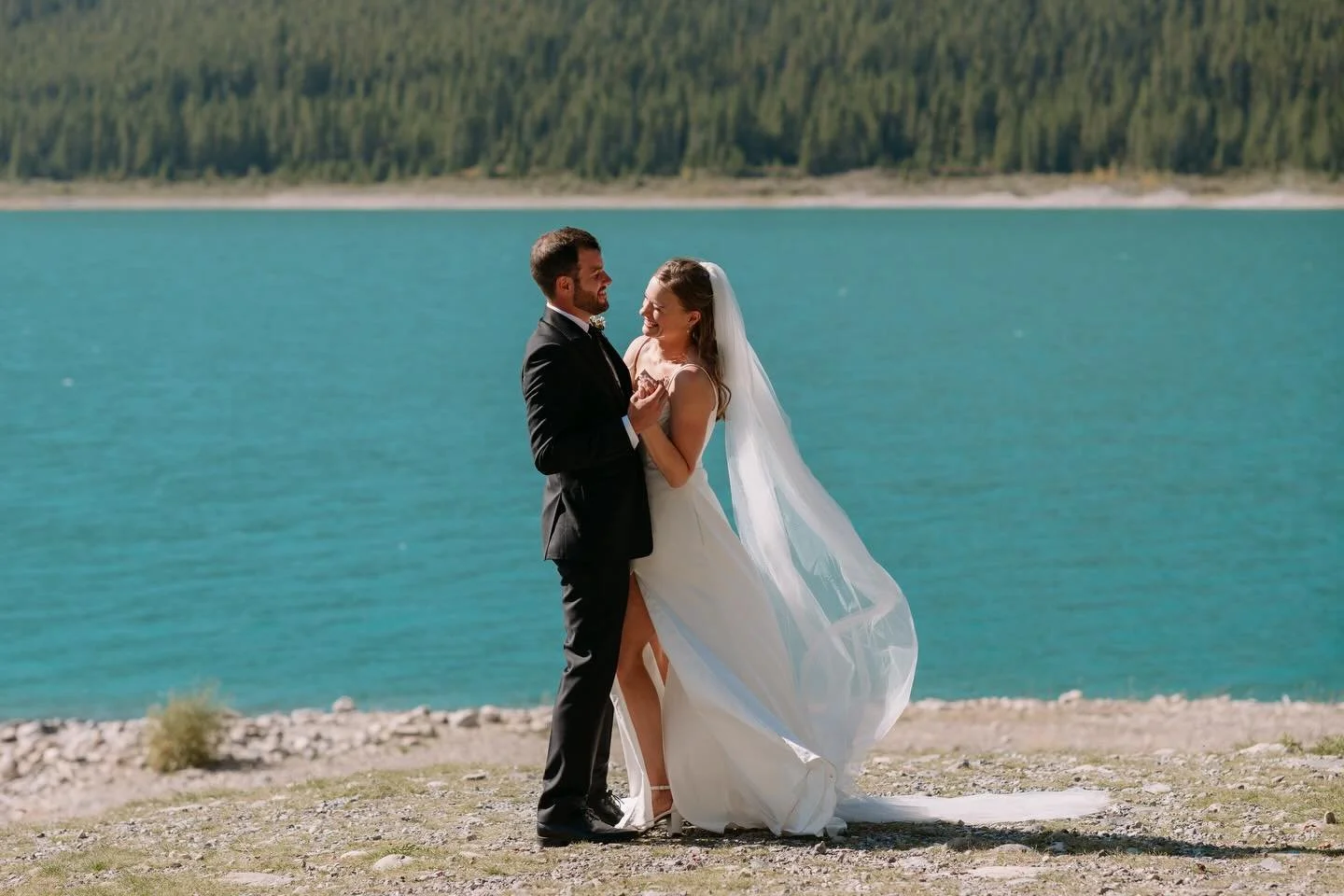 Eloping doesn&rsquo;t mean you lose all of the traditions that you&rsquo;ve seen at other weddings, each wedding or elopement is unique and you can include as many or as few traditions as you wish. E + R had always dreamed of hiking up a mountain at 