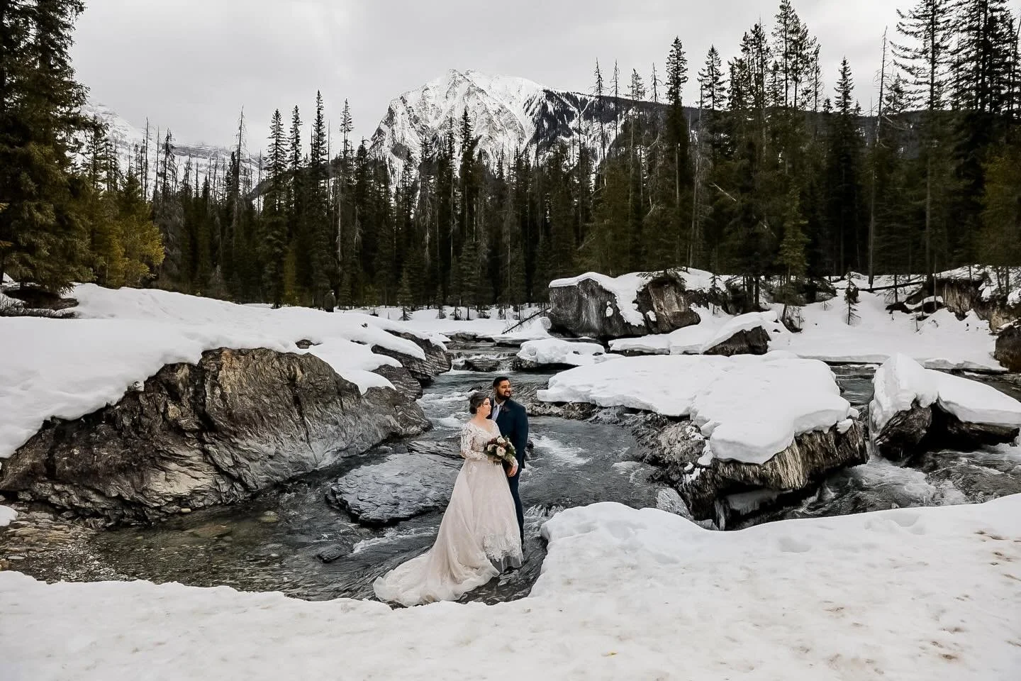 Snowy mountain views, Cholula, and dancing, lots of dancing!

Just a few of the memories from M + M&rsquo;s special day 🥰🥰🥰

Planning + Coordination: @harrygeorgeweddings 
Photo: @laurabarclayphotography 
Venue: @emeraldlakelodge @crmresorts 
Flow