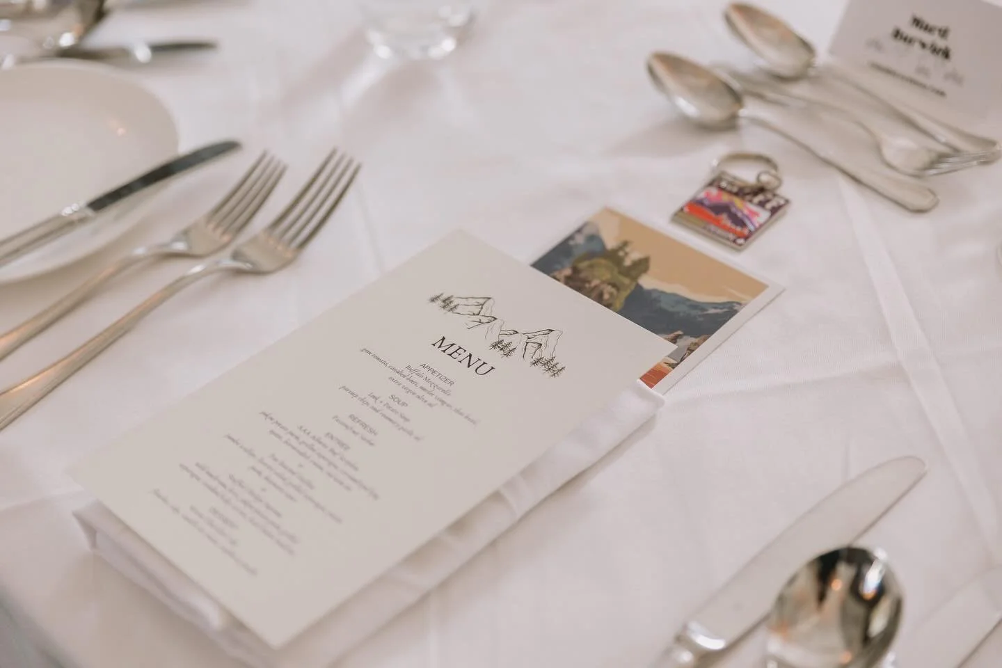 PSA: You don&rsquo;t need to travel with your wedding signage and stationery.

You already have so many items on your checklist that you plan to bring along with you to your wedding, let your planner help!

B + J had a beautiful wedding at @fairmontc