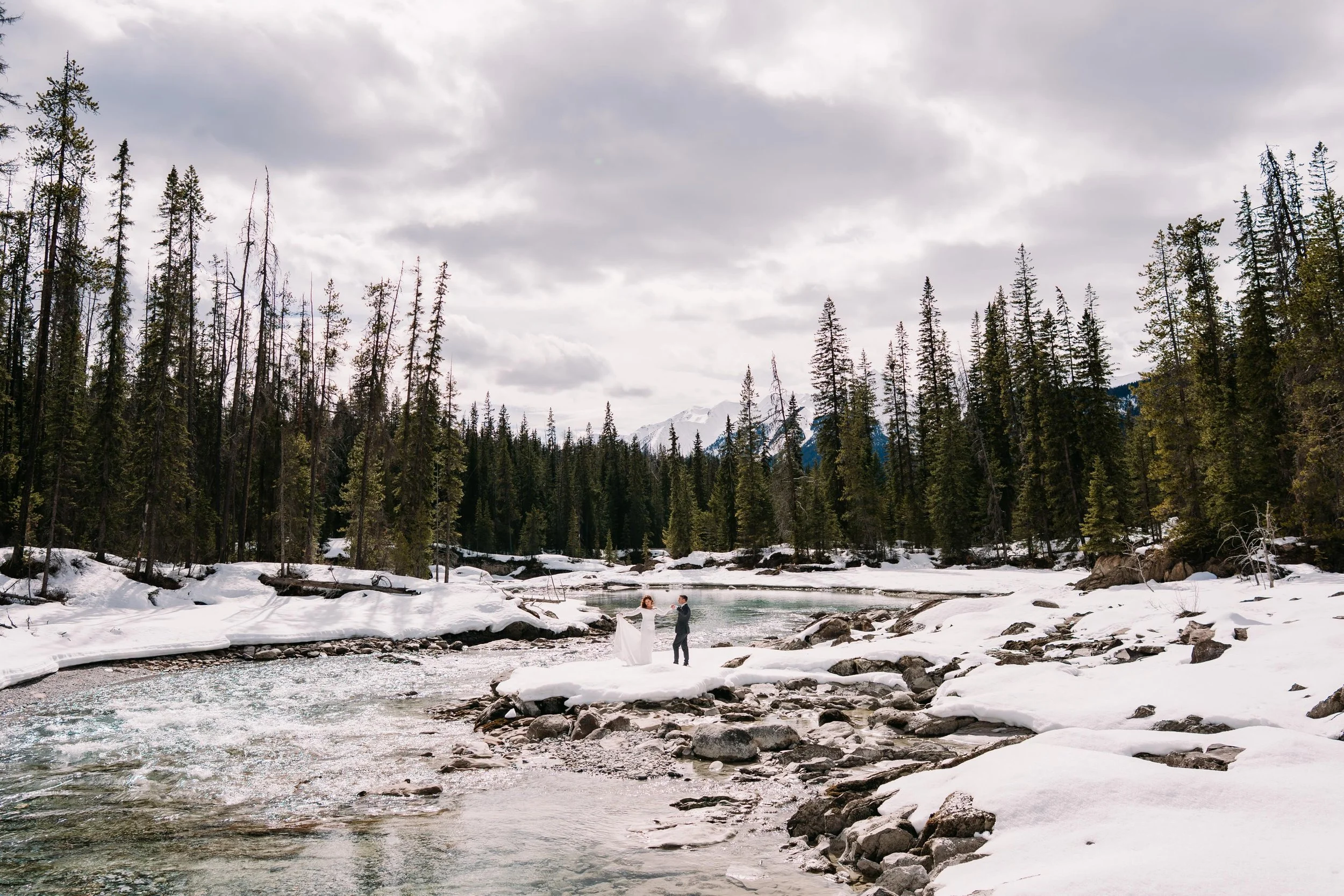The sun shone, the brook babbled and the snow shimmered for S + D&rsquo;s special day. Their April elopement was so special, the perfect mix between winter and summer in the Rockies 🥰

📋 @harrygeorgeweddings 
📸 @elopewilder 
🎙️ @alpenglow.ceremon