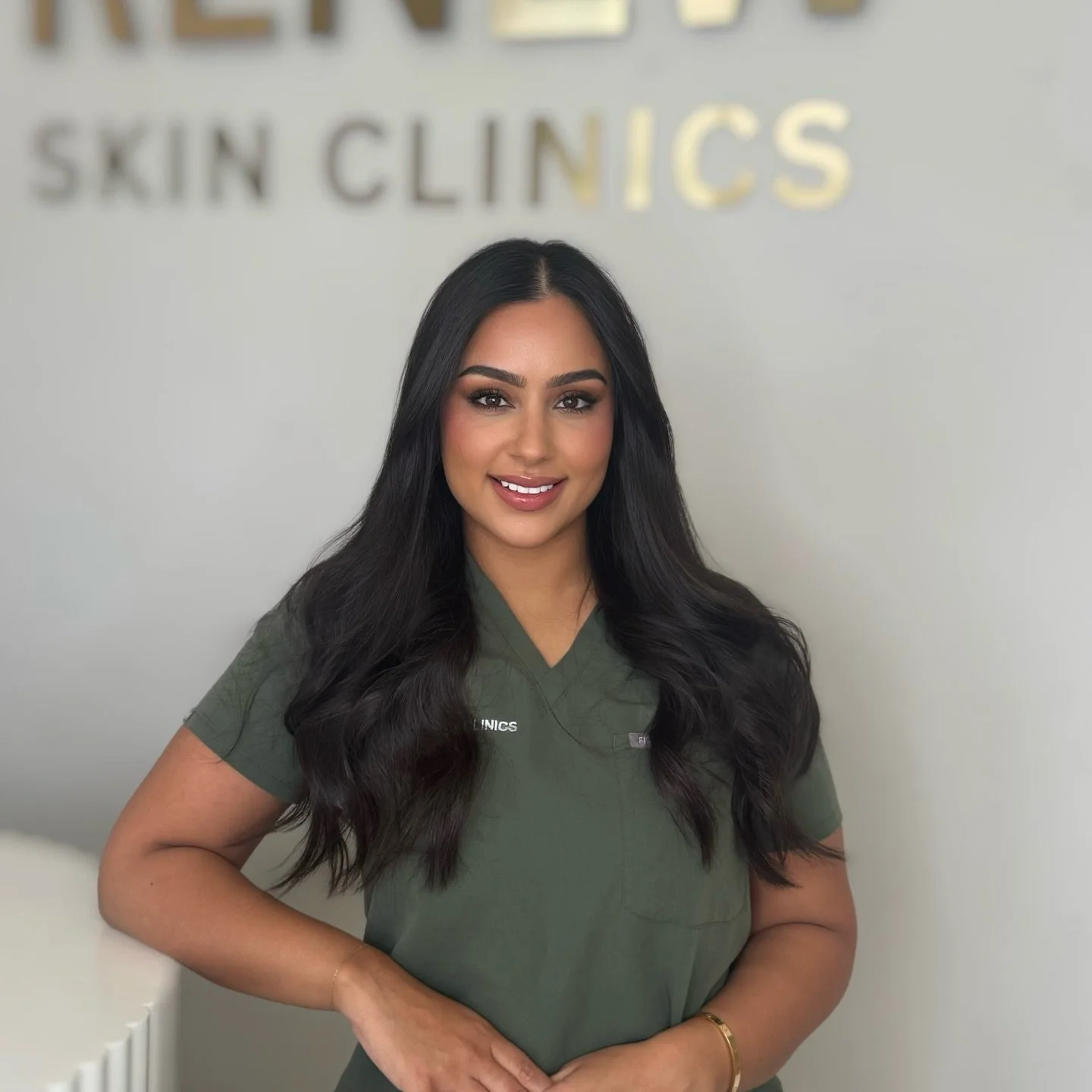 It&rsquo;s been a little while since I&rsquo;ve shown my face around here, so I thought it was time for a reintroduction. 🤍

I&rsquo;m Jas, a Registered Cosmetic Nurse and the owner of Renew Skin Clinics.

For over 5 years, I&rsquo;ve been dedicated