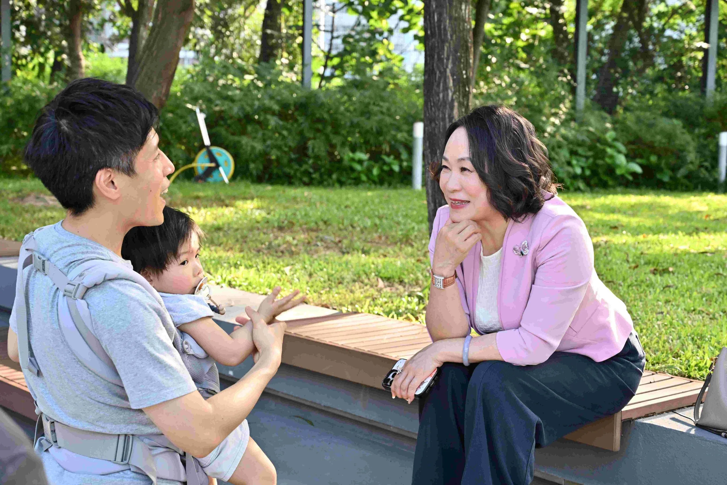 拔萃慈善基金会会长曾瀞漪女士（右一）与现场观众交流
