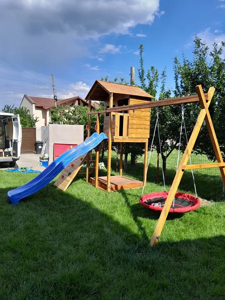 mobilier cu jocuri pentru curte.jpg