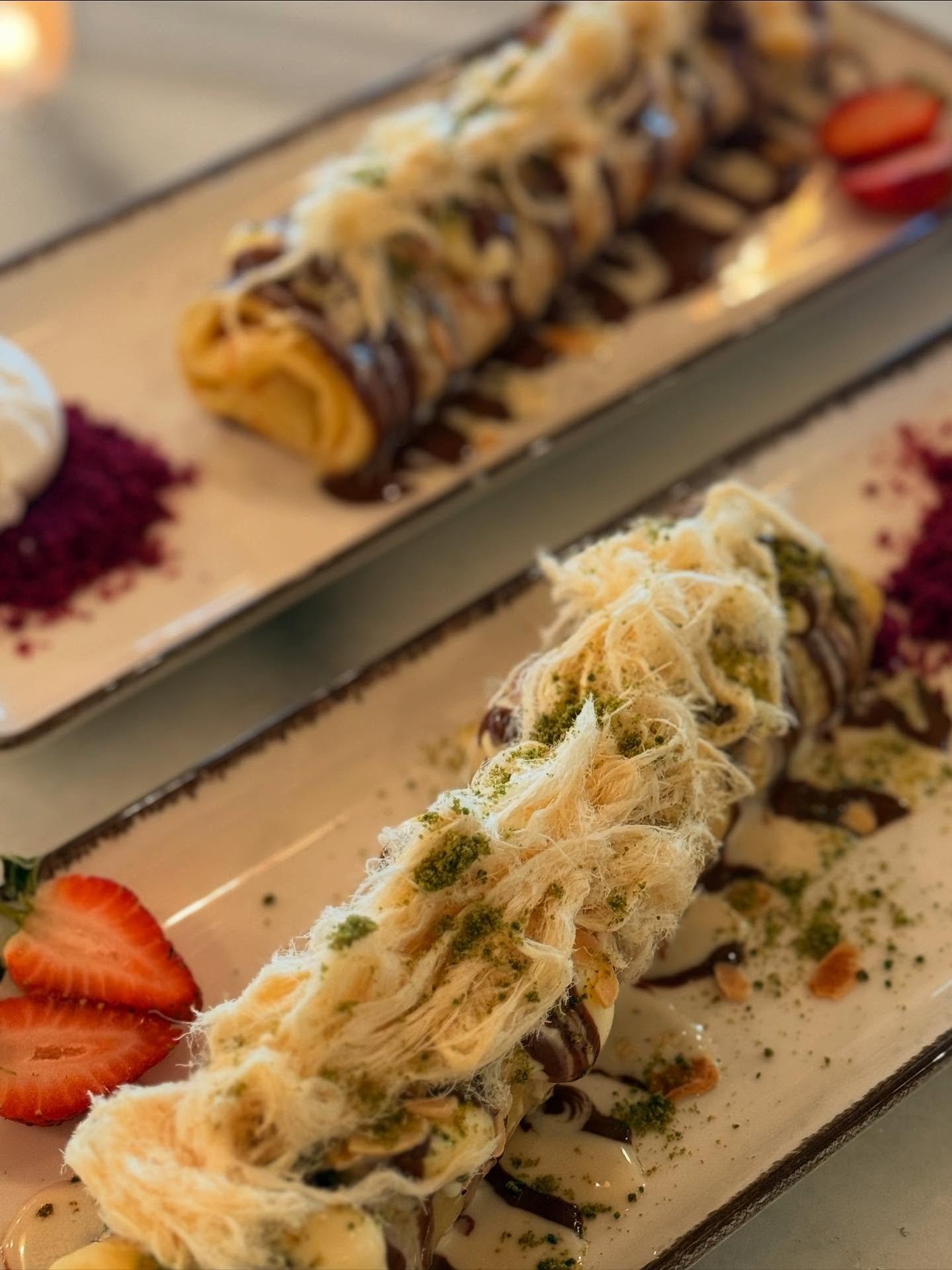 🌯🍫 Tatlı krizine en leziz &ccedil;&ouml;z&uuml;m: 
&Ccedil;ikolatalı Krep!
İ&ccedil;i bol, dışı şahane&hellip; 
Her lokmasında mutluluk saklı!