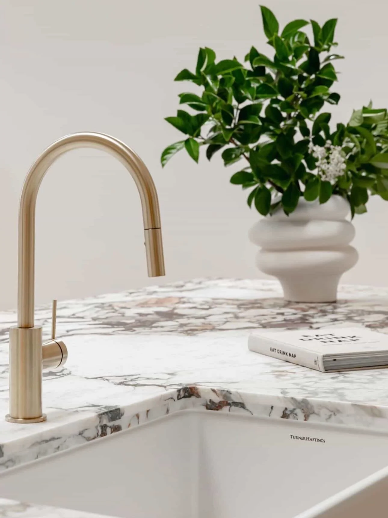 Timeless, elegant &amp; bold 💫. #ITAstone#calacattaviolamarble#kitcheninspiration  Amazing people to work with @sangievski