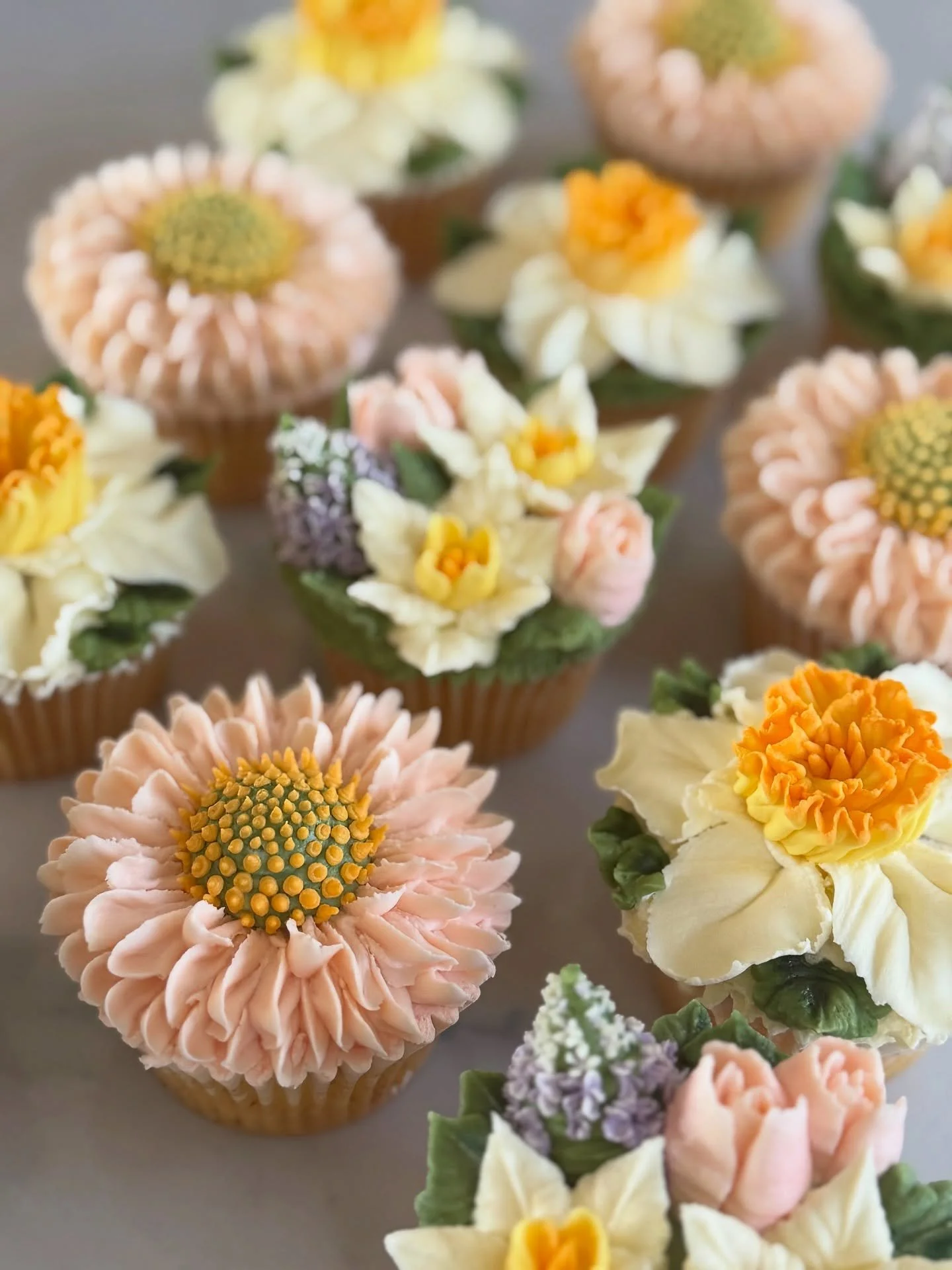 @the.cupcake.floristry upcoming Brisbane Class in October. How Gorgeous are these Spring Florals 💕
 #cupcakeclasses #floralcupcakes #taketimeforyou #buttercreamflorals #thecupcakefloristry  #communityovercompetition