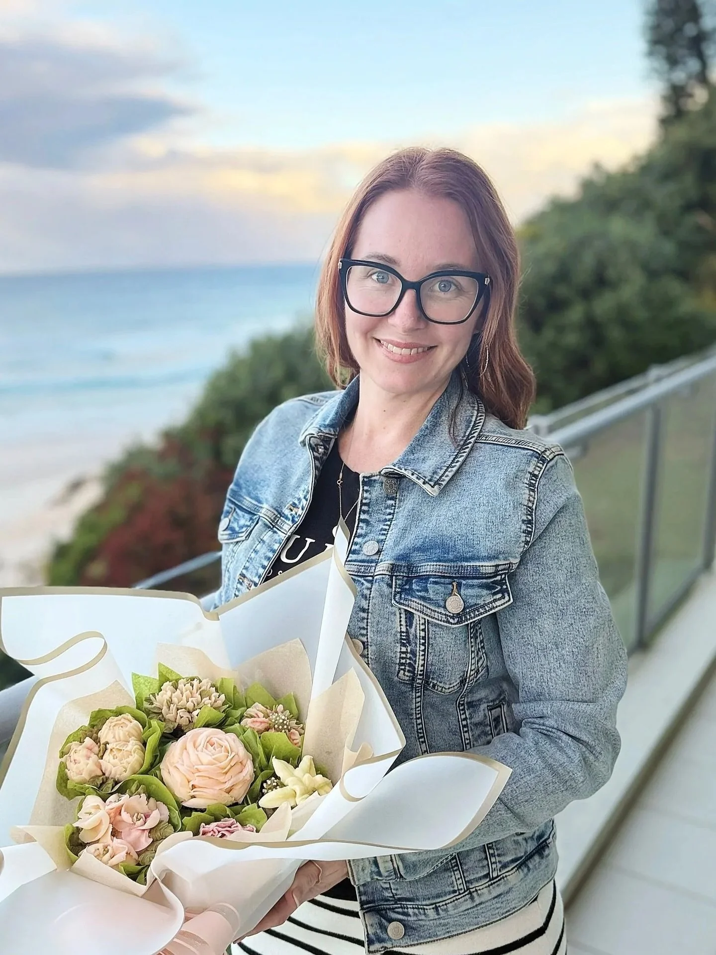 Another Gorgeous Soul joining the @cookieretreats Teaching Team is Keira from @crumbsandchaosau 
We couldn&rsquo;t be more excited to share Keira with you all.

Hi, I&rsquo;m Keira! I&rsquo;m a mum of five and a self-taught cookie decorator who&rsquo