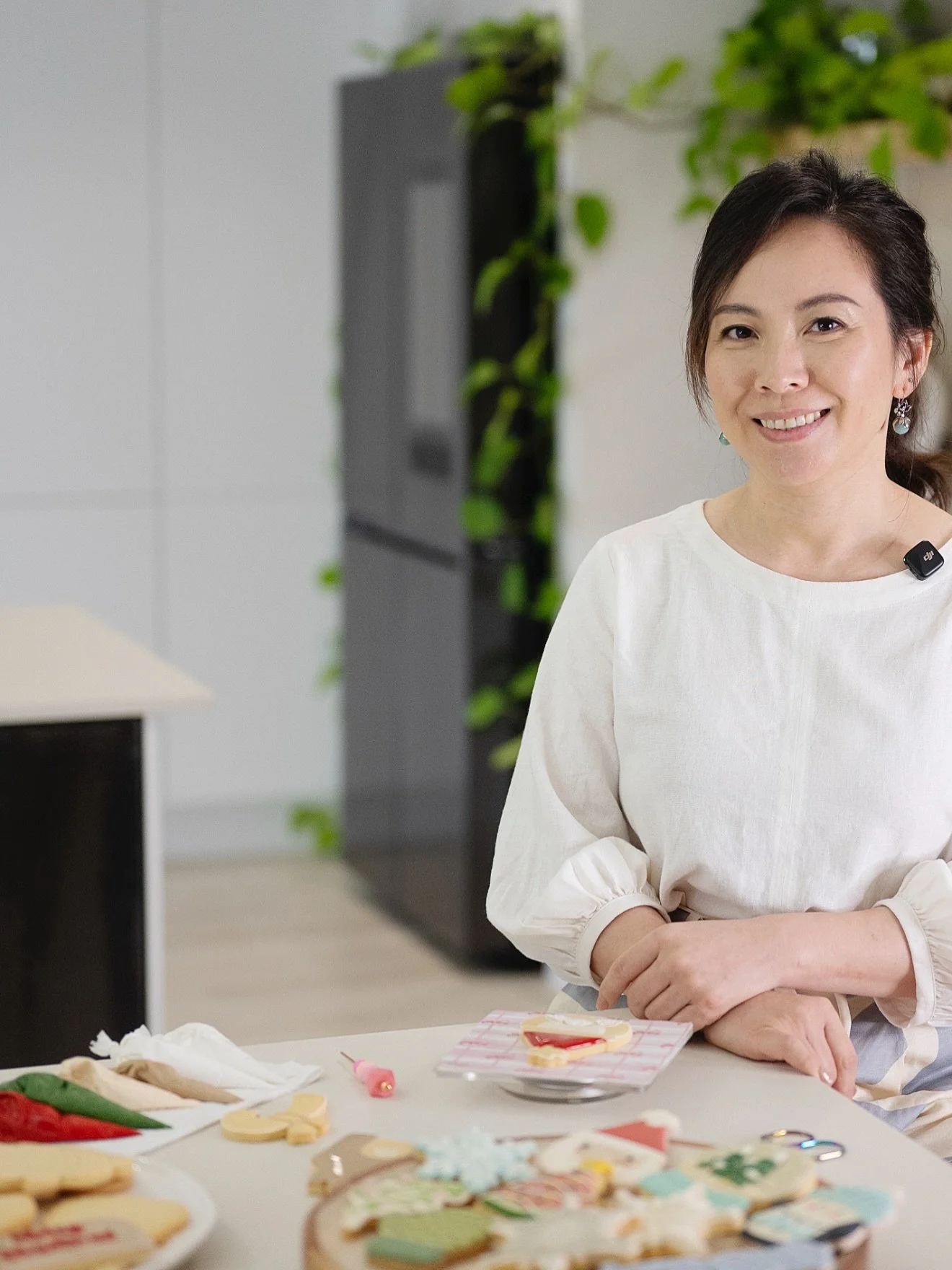 Booking a Platinum Ticket - Bonus Classes with Rachel from @littlesweettreatss Excited 🥳

Hey there, I&rsquo;m Rachel, the one-woman show behind Little Sweet Treats. 

I&rsquo;m a self-taught baker who started creating custom cakes back in 2014. Fiv
