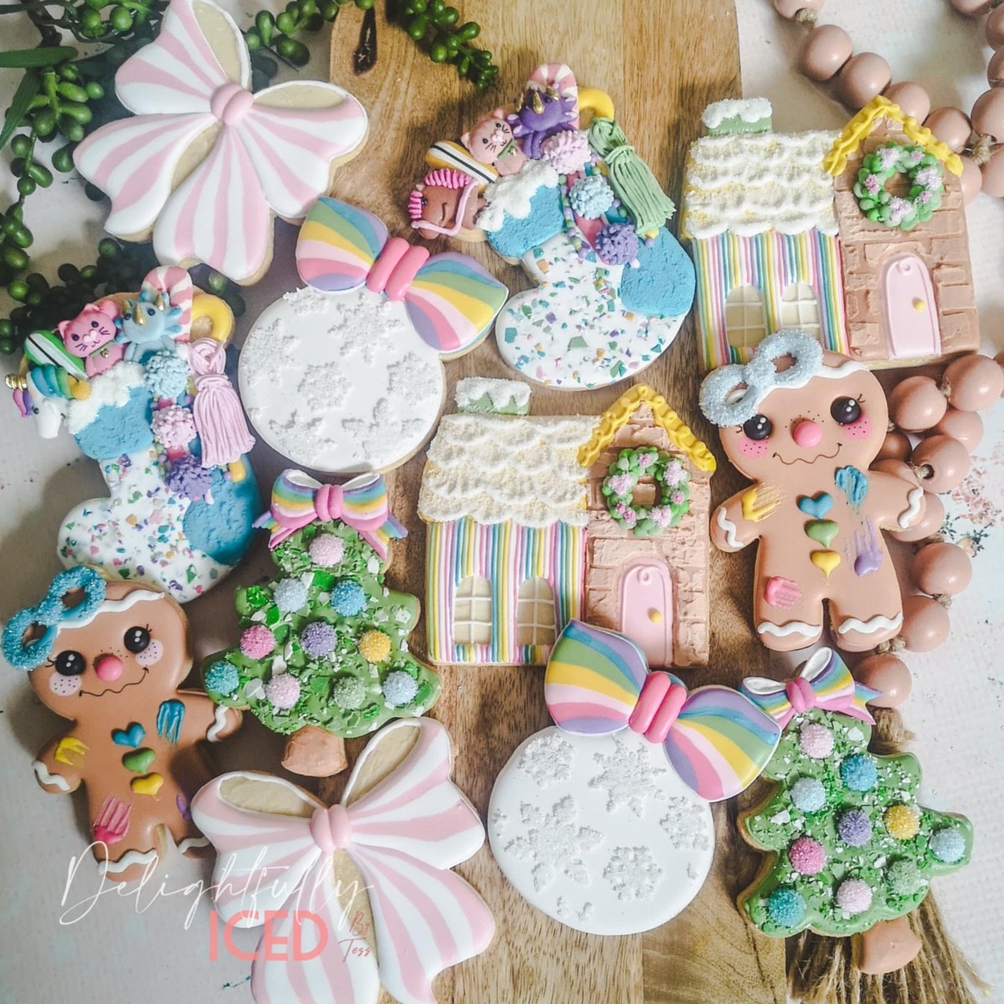 Get ready for Christmas awesomeness from our amazing 2026 Teachers, 2025 Teachers, VIP&rsquo;s and Friends of Cookie Retreats. 
Gorgeous Christmas Set by @delightfully_iced 
100% Cookie Retreats #cookieretreats  #fondantcookies #royalicingcookies #co