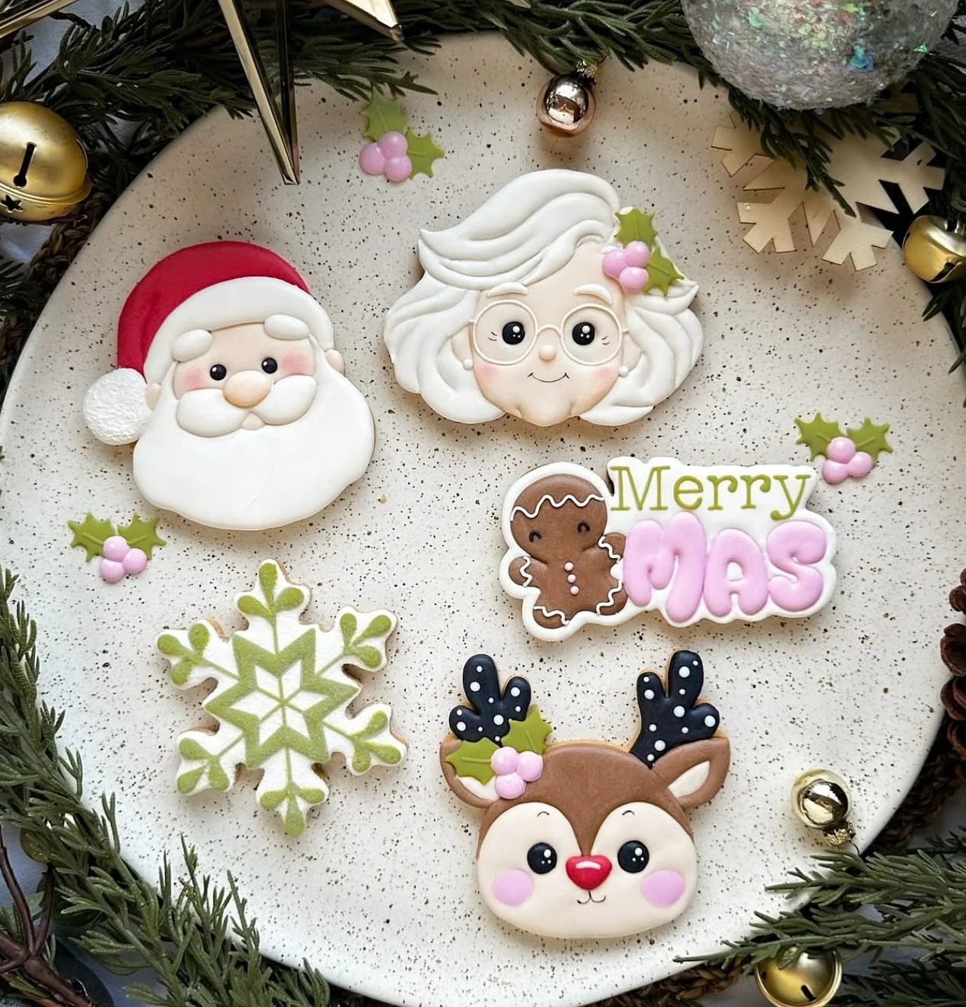 I mean how adorable is this Gorgeous Christmas Set by Rachel @littlesweettreatss 

100% Cookie Retreats #littlesweettreats #cookieretreats  #fondantcookies #royalicingcookies &nbsp;#giftideas&nbsp;#christmas&nbsp;#braverybox