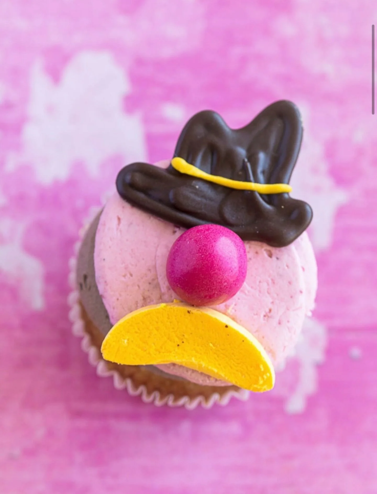 @mamabears_kitchen taking us all back to our Retro Faves through cupcakes 

Cupcakes and Photography by&nbsp;@mamabears_kitchen
100% Cupcake Retreats Hosted by&nbsp;@melooau&nbsp;#cupcakeretreats&nbsp;#floralcupcakes&nbsp;#creative&nbsp;#foodphotogra