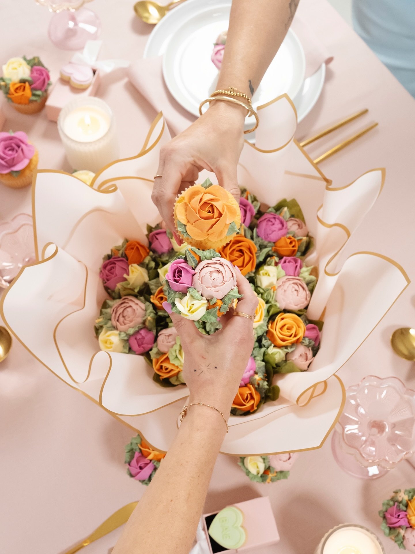 Cupcake Retreats is all about the moments. The moment you learn a new skill, a moment when you breathe cause you&rsquo;ve found your people, a moment when you laugh freely, a moment for you. See you at this years @cupcakeretreats 
Loving these images