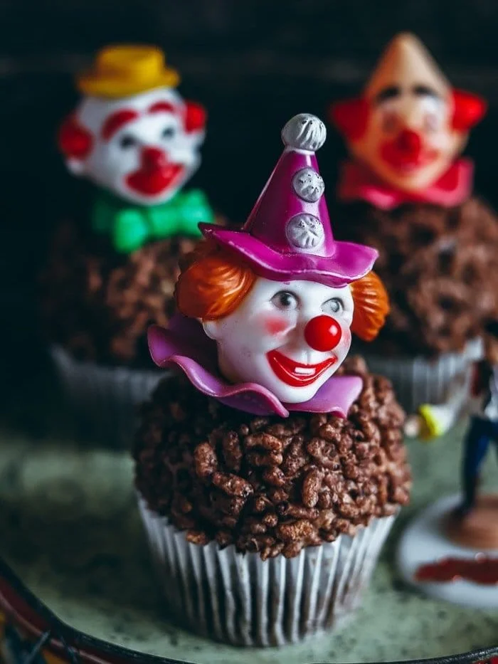 Are you clowning around (see what I did there) with ways to take a cupcake to the next level. @mamabears_kitchen does just that and is sharing her creative awesomeness at this year&rsquo;s Retreat. I&rsquo;m excited.  100% Cupcake Retreats Hosted by 