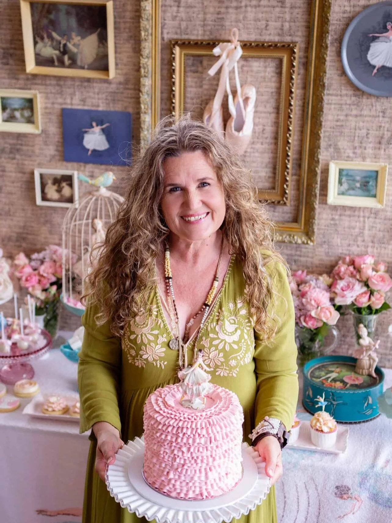 Annas baking journey began over 30 years ago, in a busy family kitchen where creativity became her outlet.

In 2012, encouraged by her daughter, Anna started sharing her recipes and stories online, blending baking, photography, and styling into somet