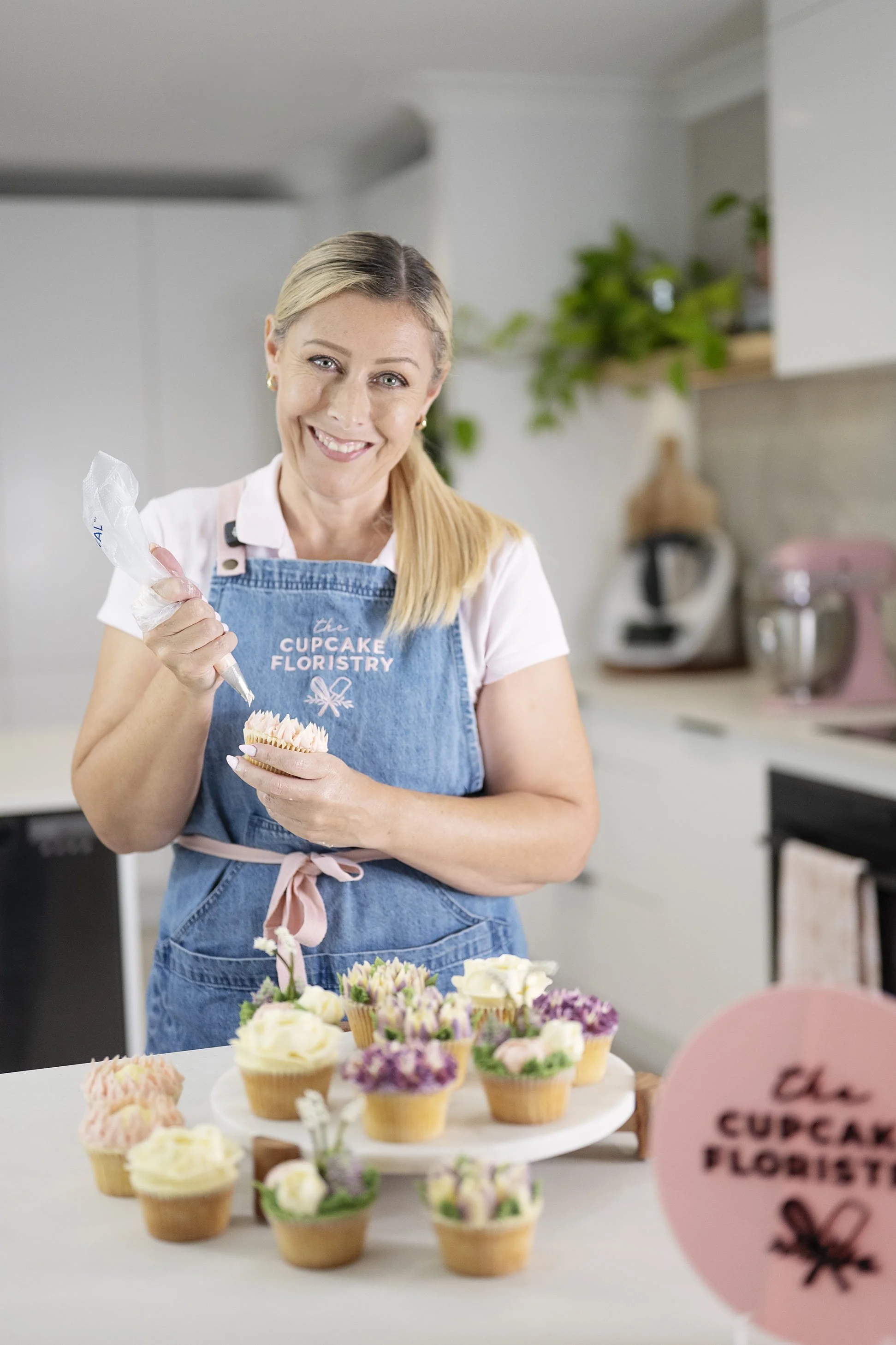 Simone icing a flower cupcake
