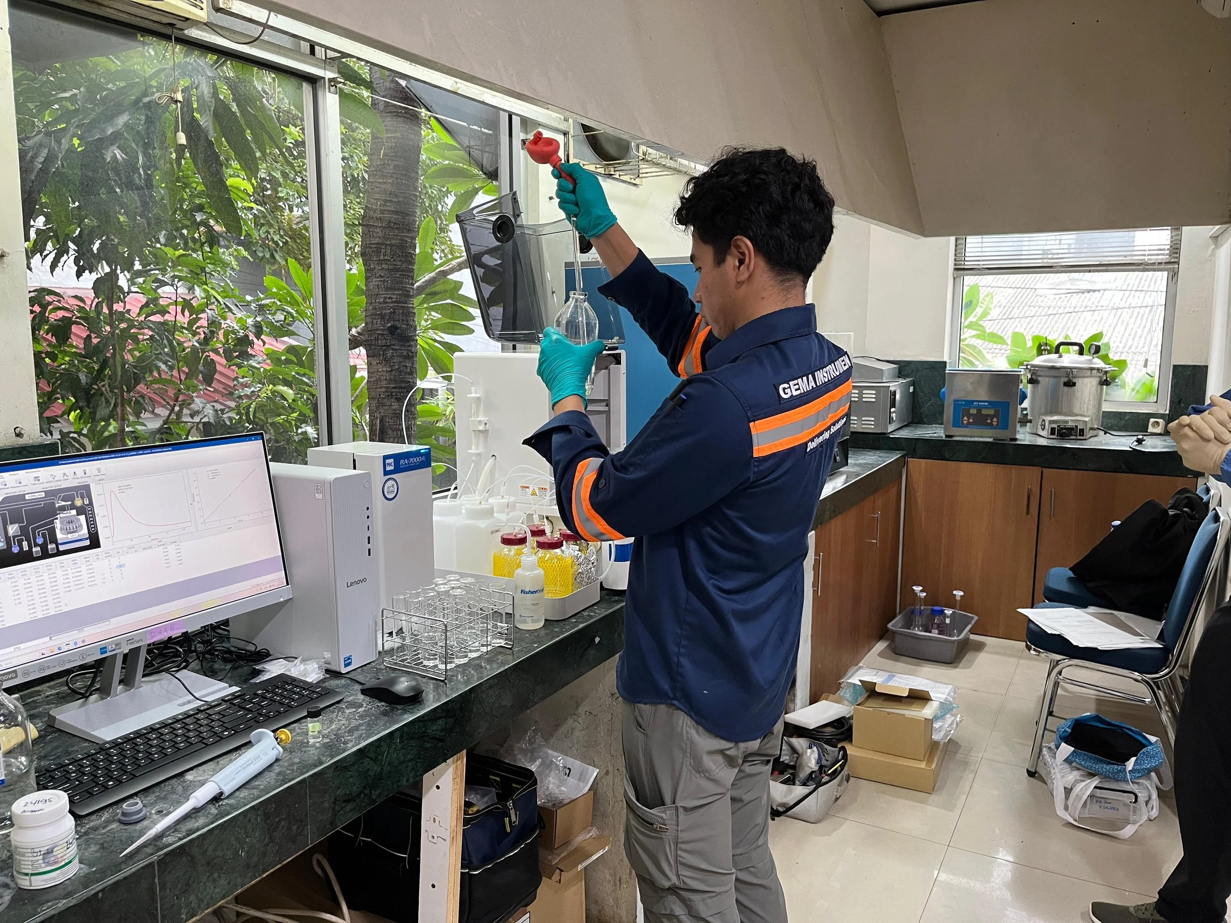 Oranssi technician working on a roof project
