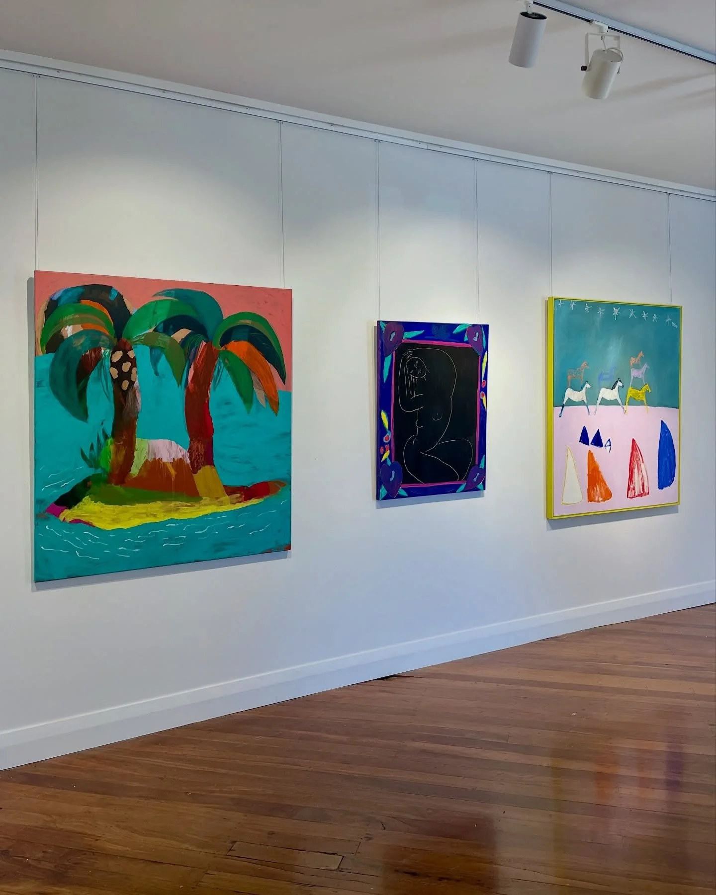 A splash of summer on the Subiaco walls ☀️

Featuring works by
@karleerawkins
@kendonegallery 
@katedebbo 
@atelierdejoie 

All works are available for purchase - come and see them in person! 

#painting #australianartist #contemporaryart #colourfula