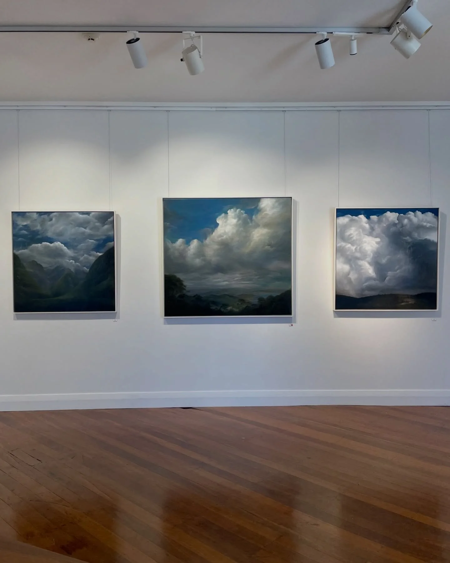 MIN-WOO BANG

Mystic Sound, 2025
Oil on linen
100 x 100cm

SOLD Beneath Clouds, 2025
Oil on linen
120 x 120cm

Jindabyne Sky, 2022
Oil on linen
102 x 102cm
