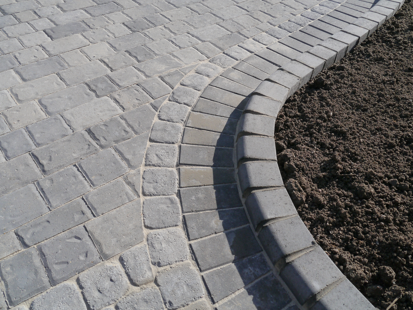 paving kerbs driveway