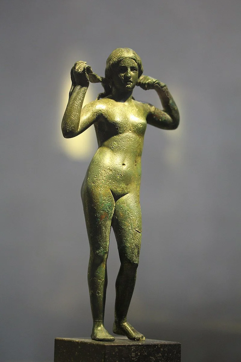 A bronze statue of Venus Anadyomene, probably inspired by the same model, from the collection of the Musée royal de Mariemont.