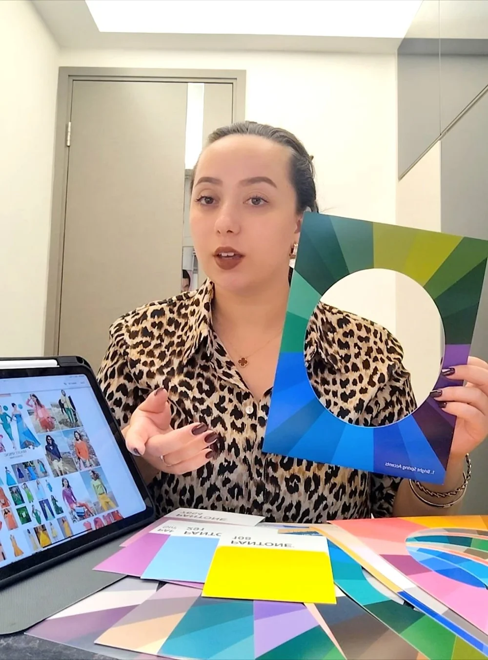 Miss Analyst - Style Consultant