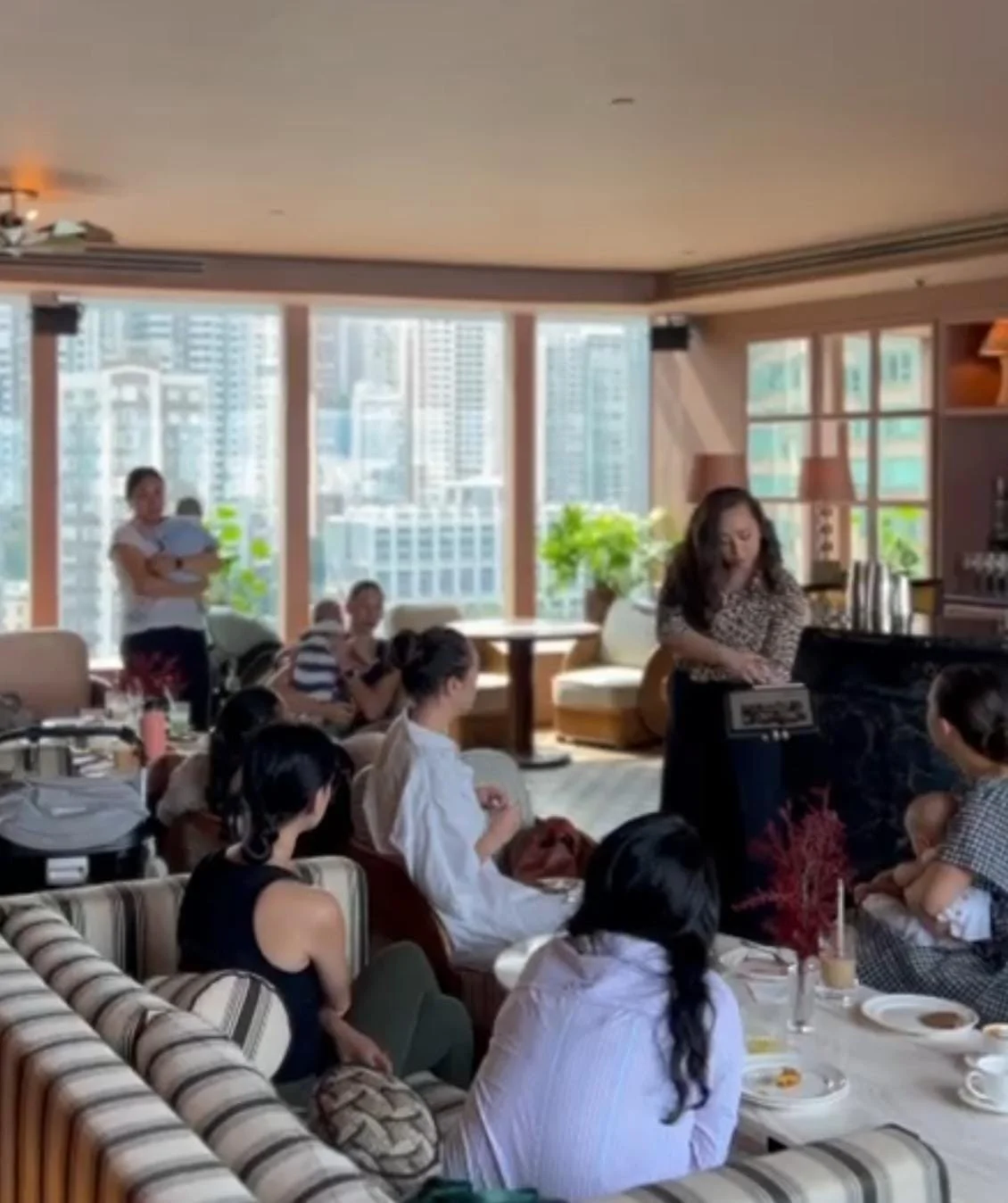 Personal stylist, Miss Analyst, style consultant colour analysis in Hong Kong