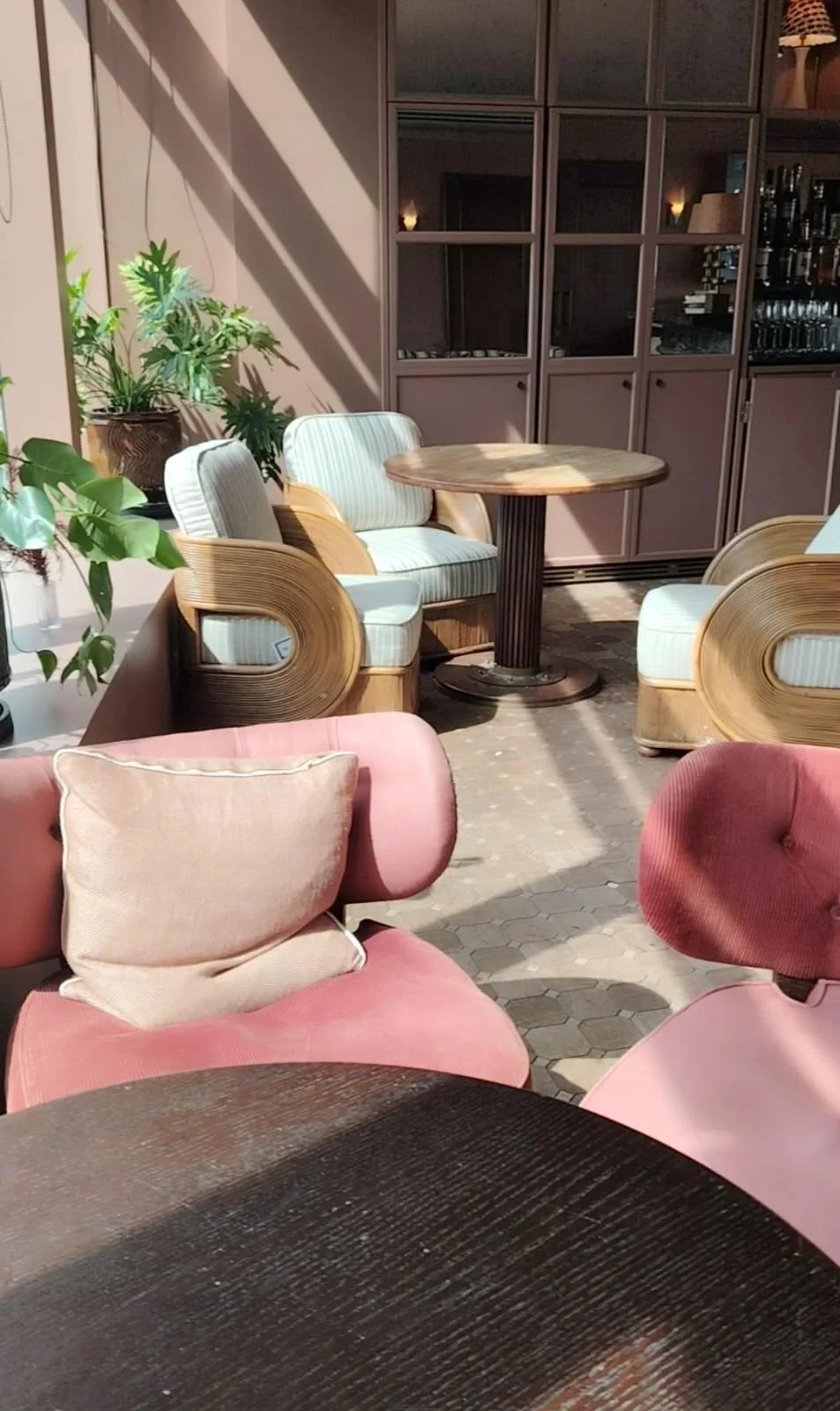 Personal stylist, Miss Analyst, style consultant colour analysis in Hong Kong