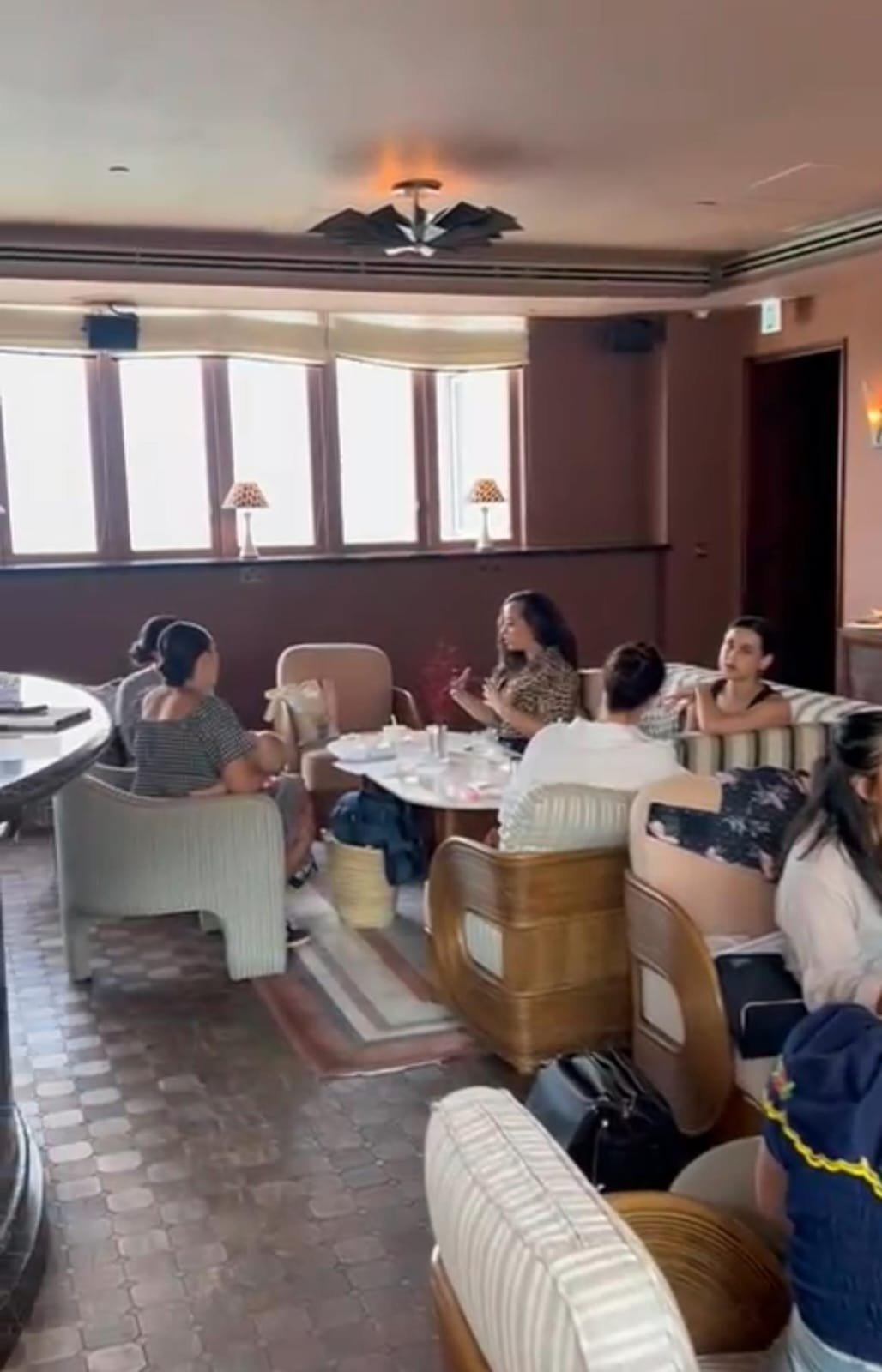 Personal stylist, Miss Analyst, style consultant colour analysis in Hong Kong