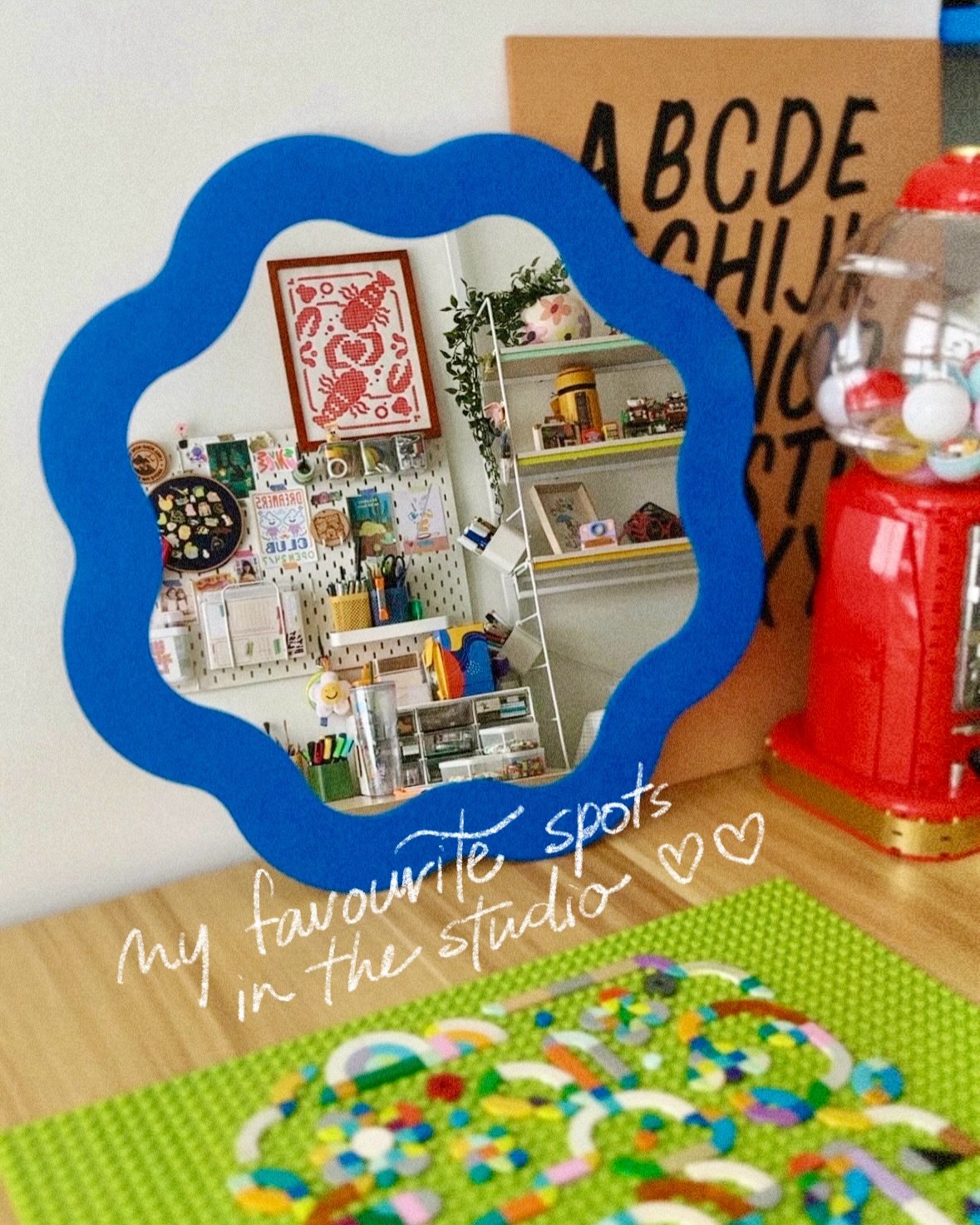 🏠 I spend maybe 80% of my waking hours in this room, so you bet I&rsquo;m gonna stuff it full with things I love. 😆

Don&rsquo;t ask to see any of my drawers though.

#artiststudio #homedecor