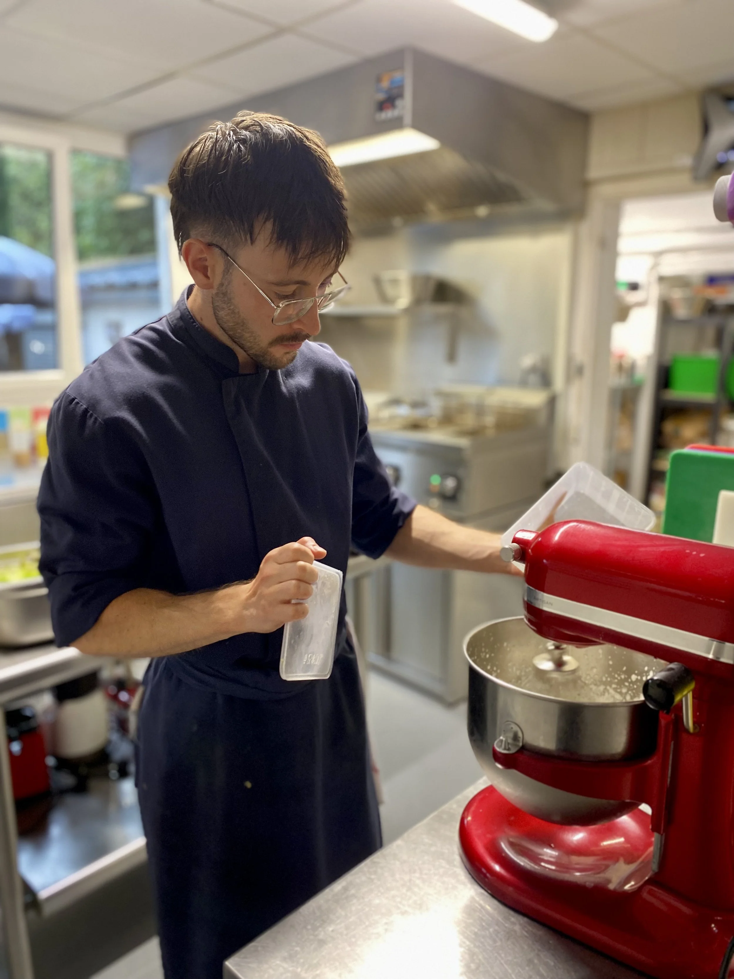 Gwendal, responsable de la cuisine le soir.