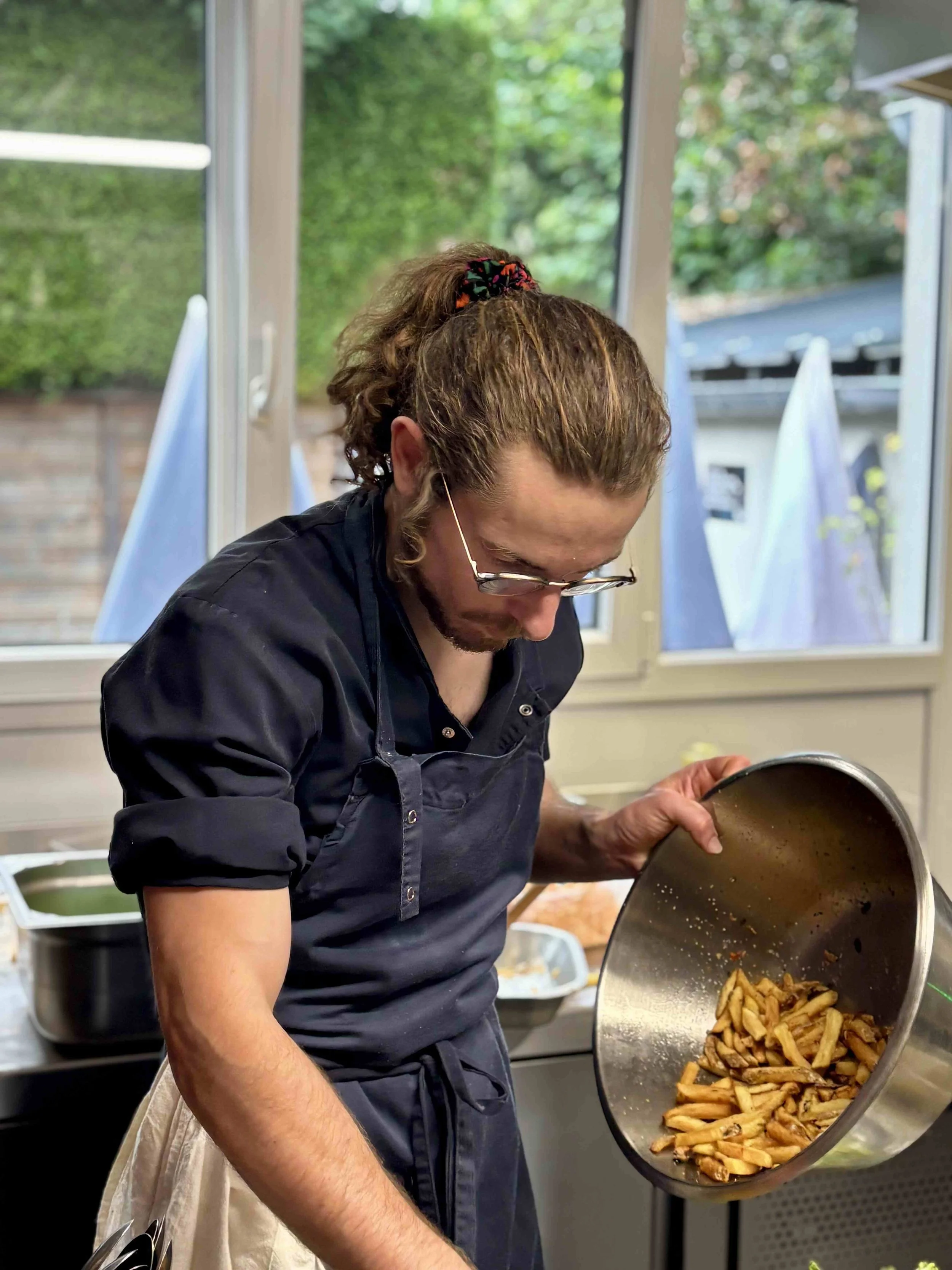 Portrait de Pierre, responsable de la cuisine du soir et de la carte des tapas à La Reine de Cœur à Rennes.